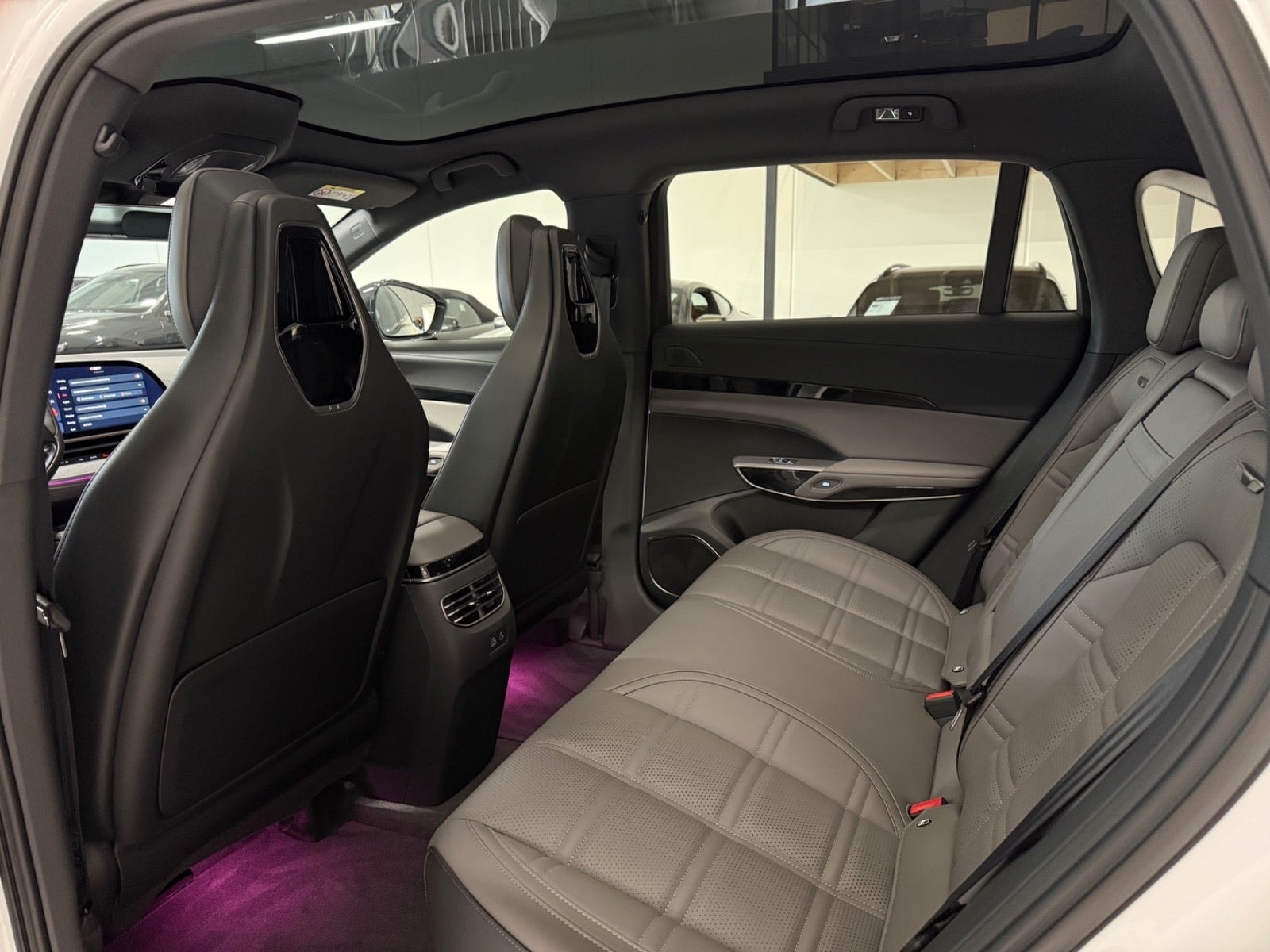 Hongqi EHS7 85 kWh, 343ps, 2025