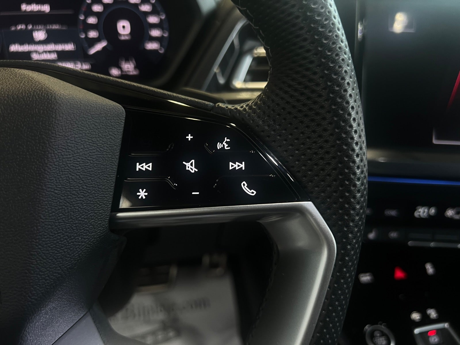 Audi Q4 45 e-tron quattro, 286ps, 2025