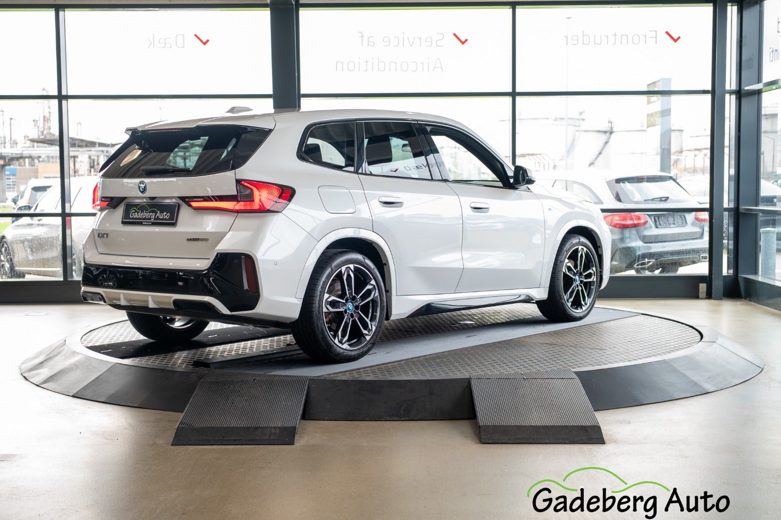BMW iX1 eDrive20, 204hp, 2024