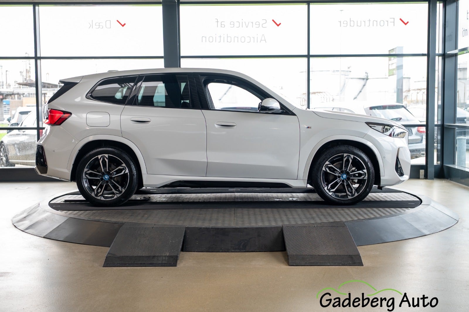 BMW iX1 eDrive20, 204hp, 2024