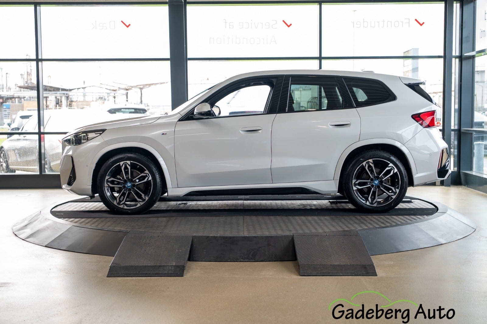 BMW iX1 eDrive20, 204hp, 2024
