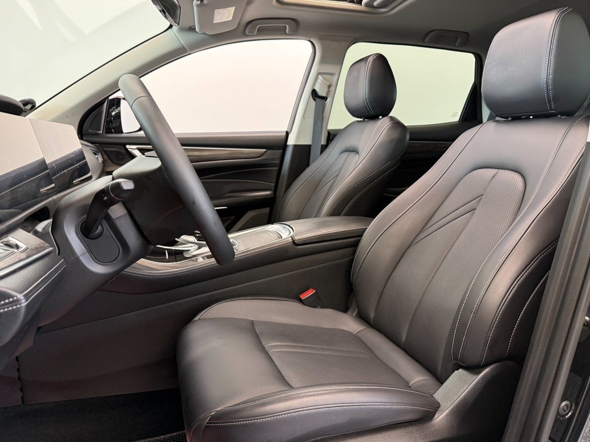 DFSK E5 1.5 + 17.52 kWh E-CVT, 218ps, 2025