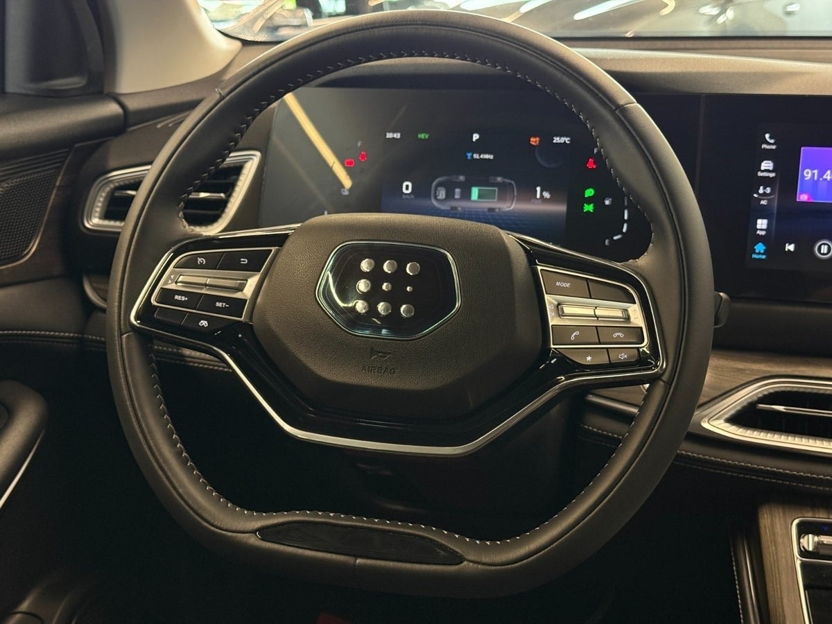 DFSK E5 1.5 + 17.52 kWh E-CVT, 218ps, 2025