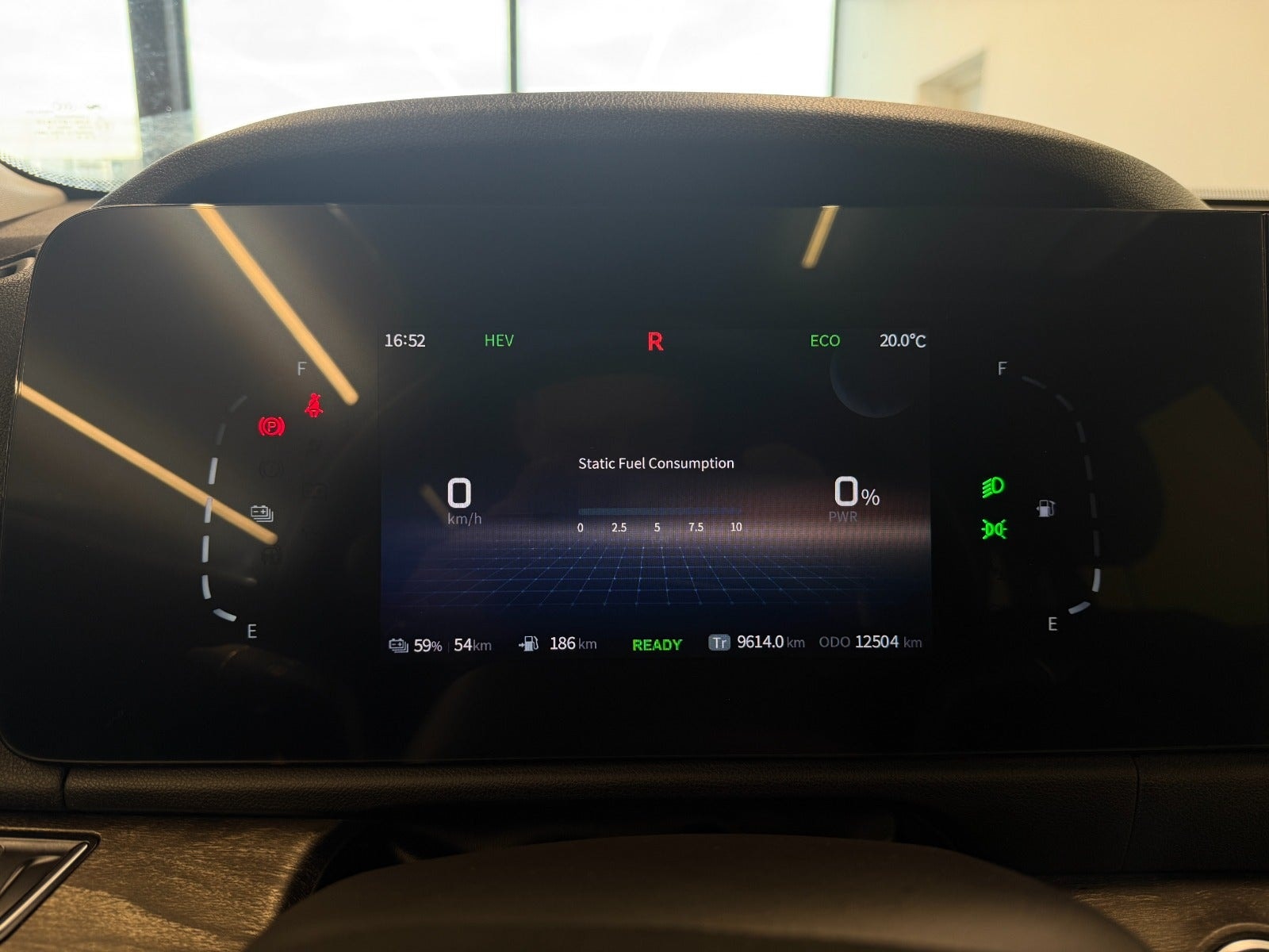 DFSK E5 1.5 + 17.52 kWh E-CVT, 218ps, 2025