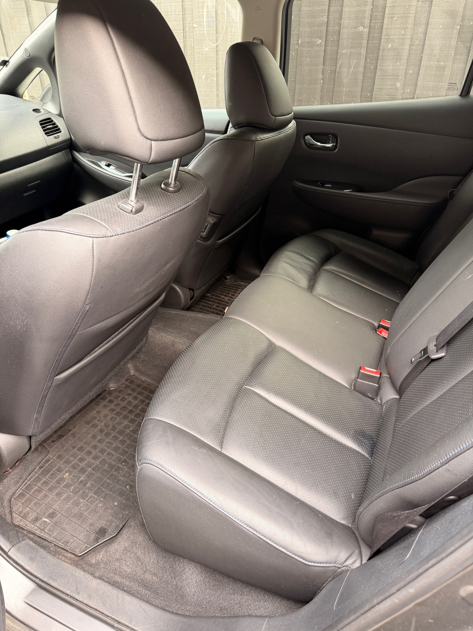 Nissan Leaf 24 kWh, 109ps, 2015