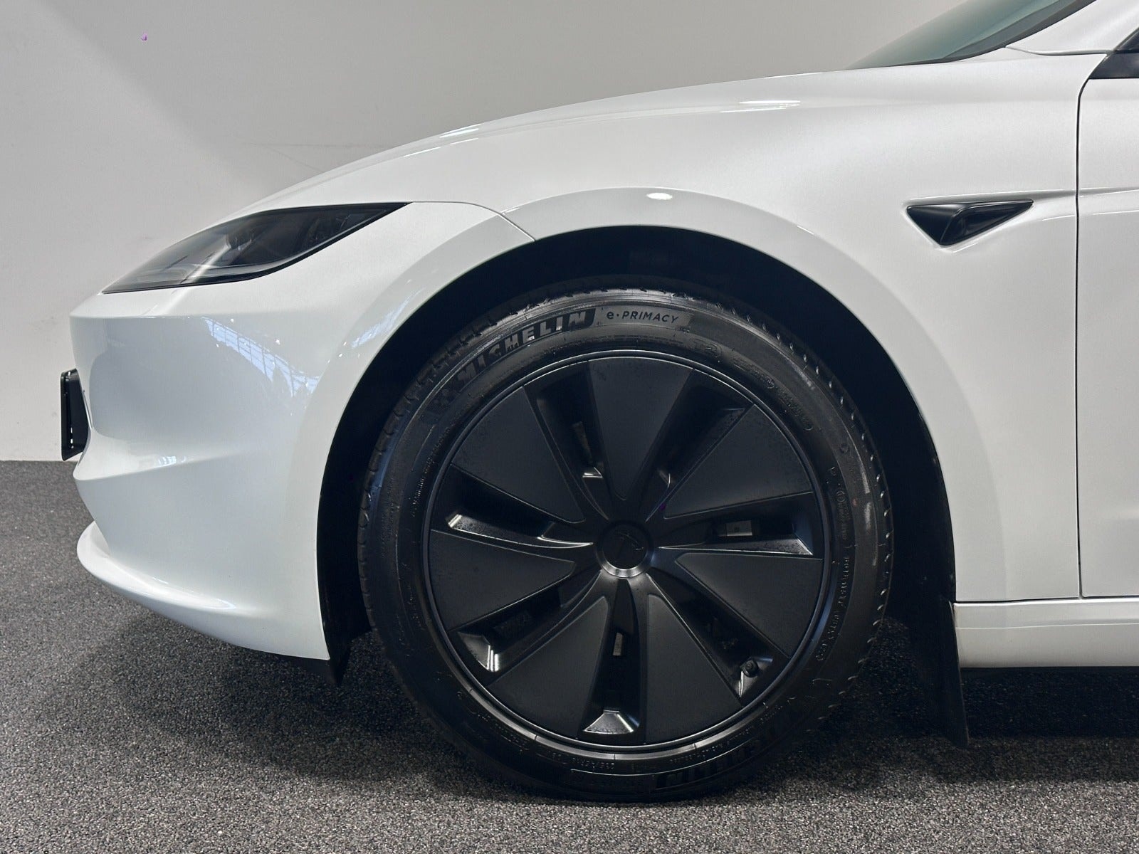 Tesla Model 3 Standard Range, 283ps, 2024