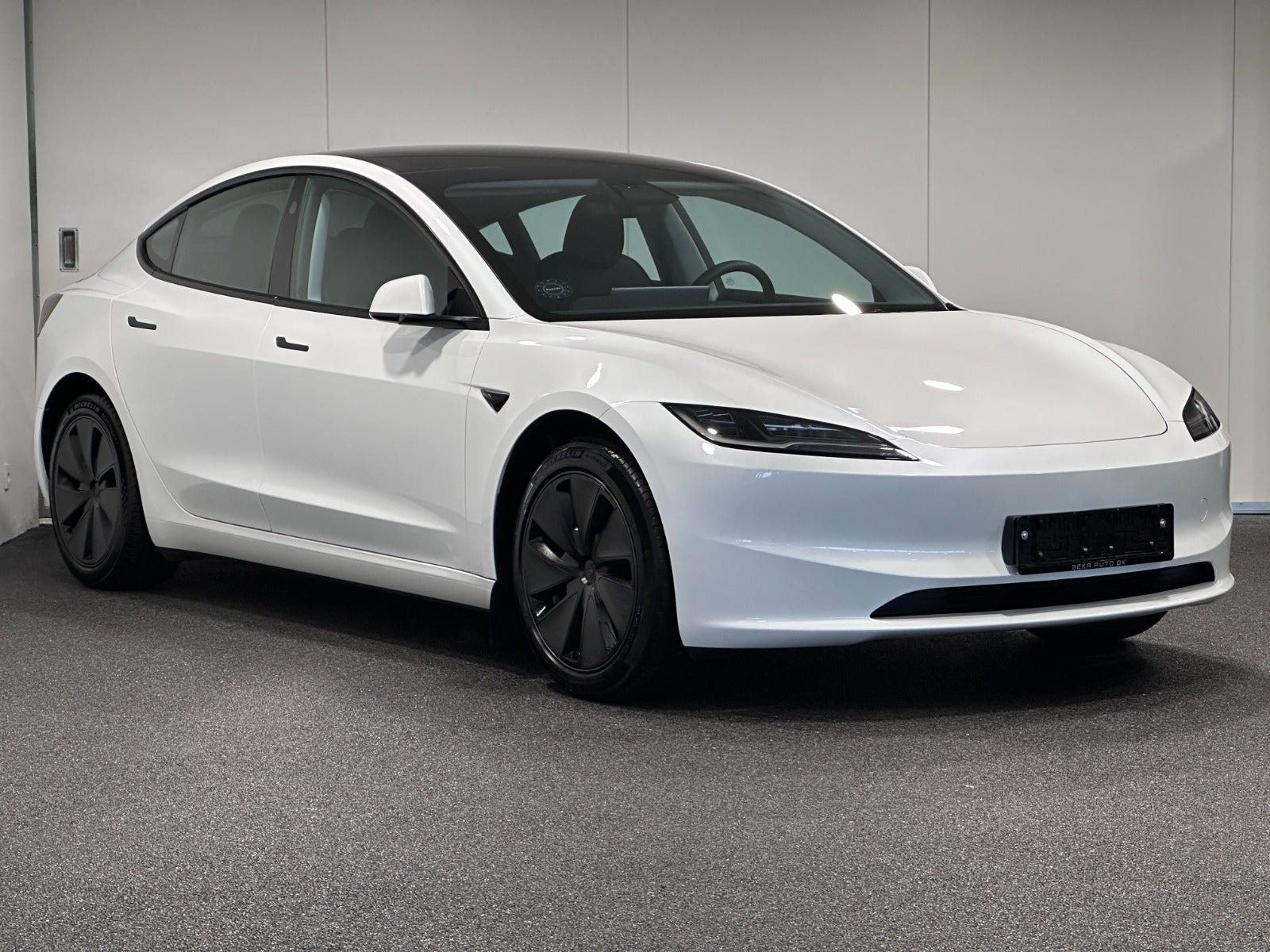 Tesla Model 3 Standard Range, 283ps, 2024