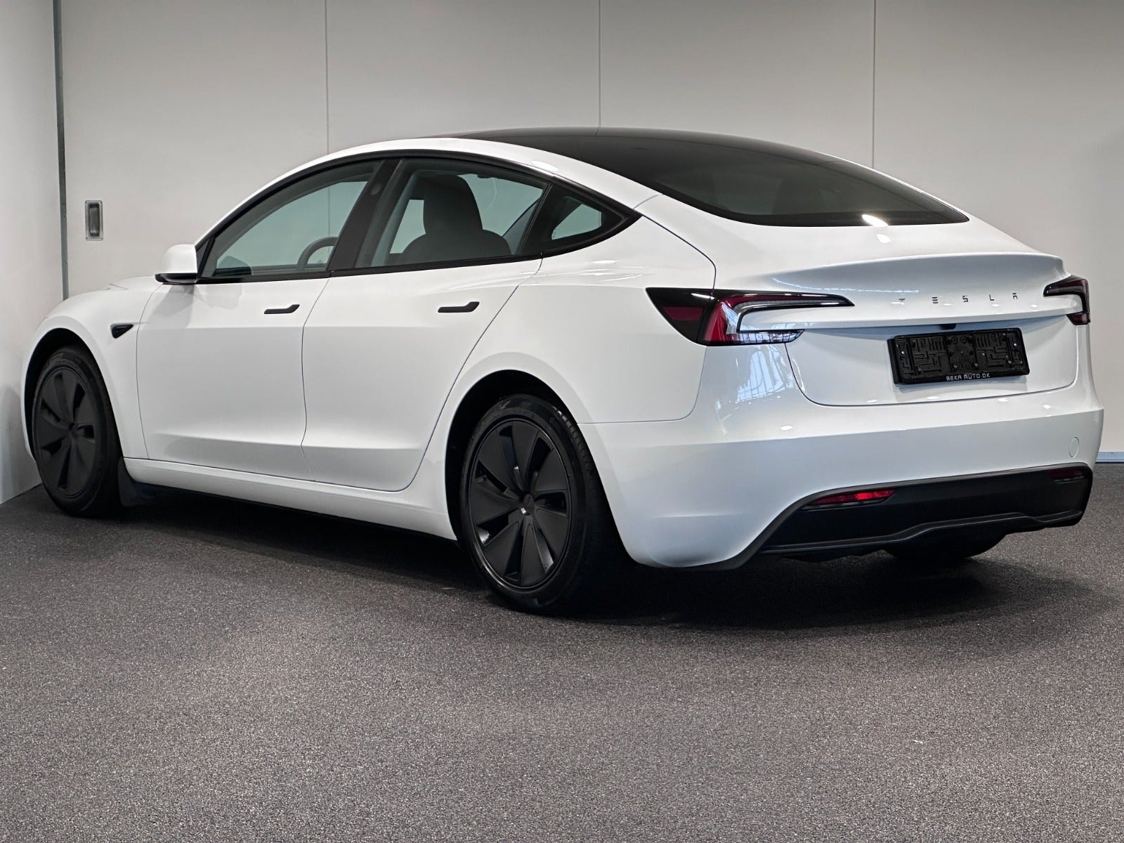 Tesla Model 3 Standard Range, 283ps, 2024