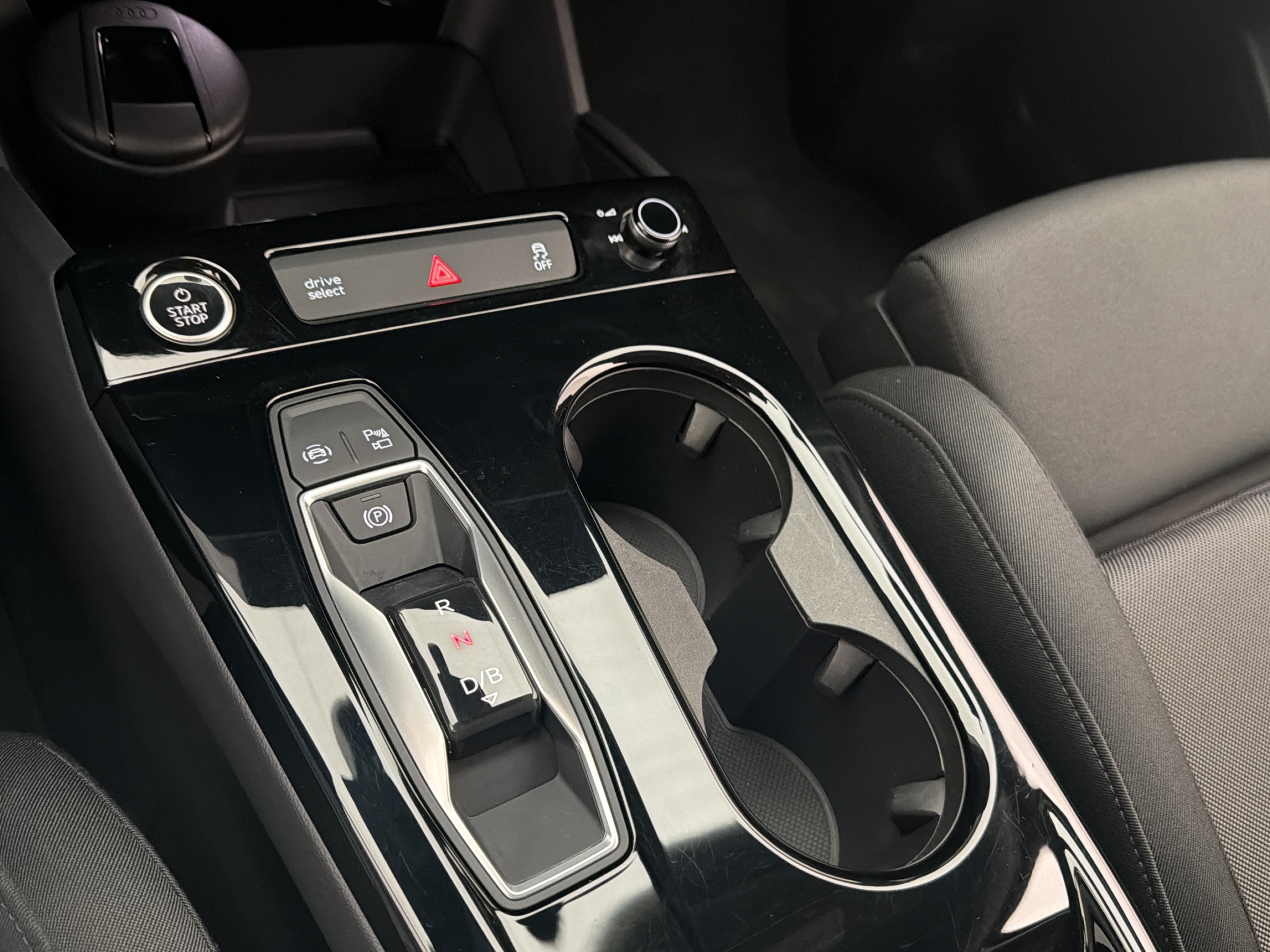Audi Q6 e-tron, 252hk, 2025