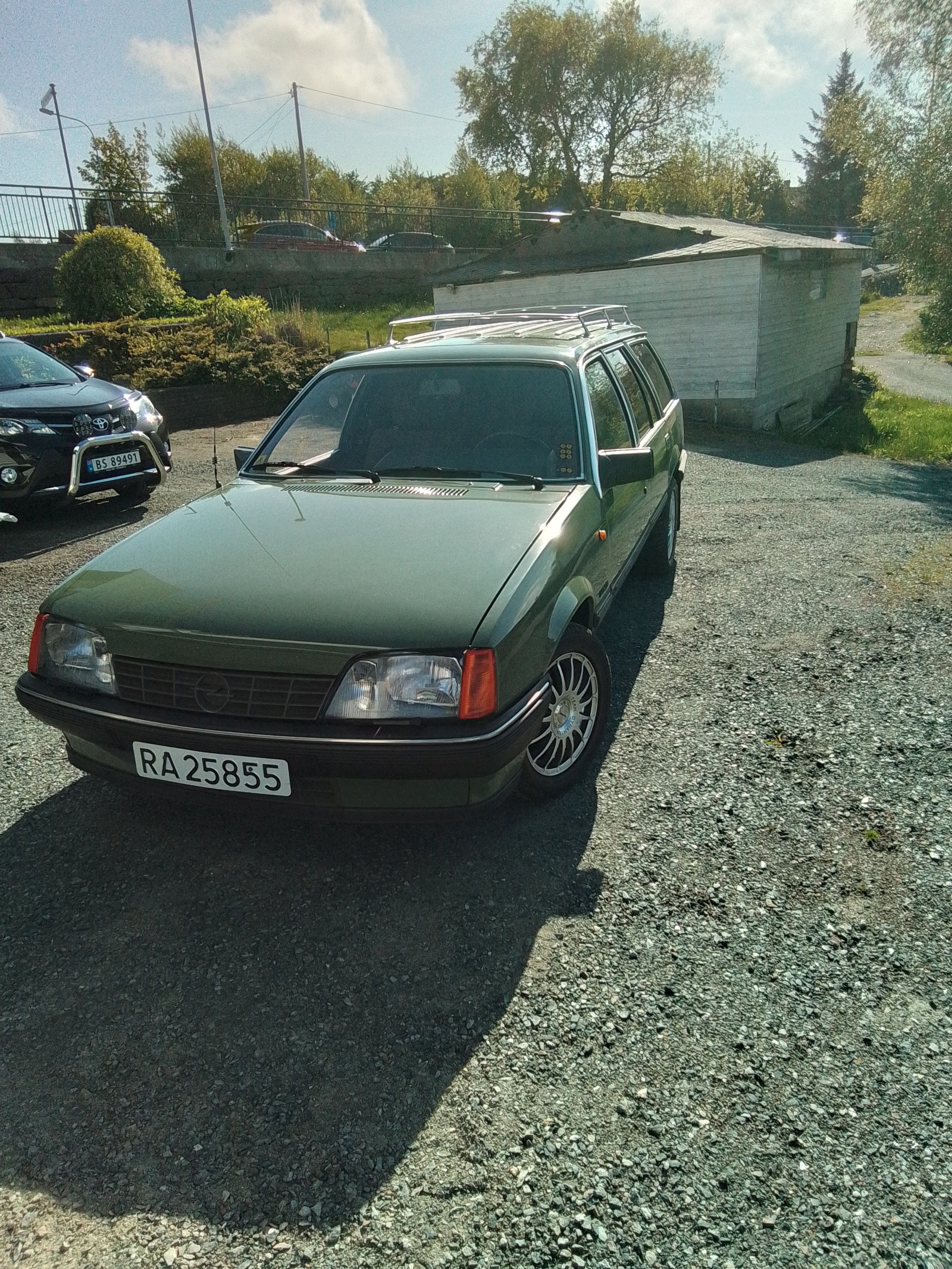 Opel Rekord 5-dørs Caravan 2.0 S Manuell, 4-trinn, 101hk, 1984
