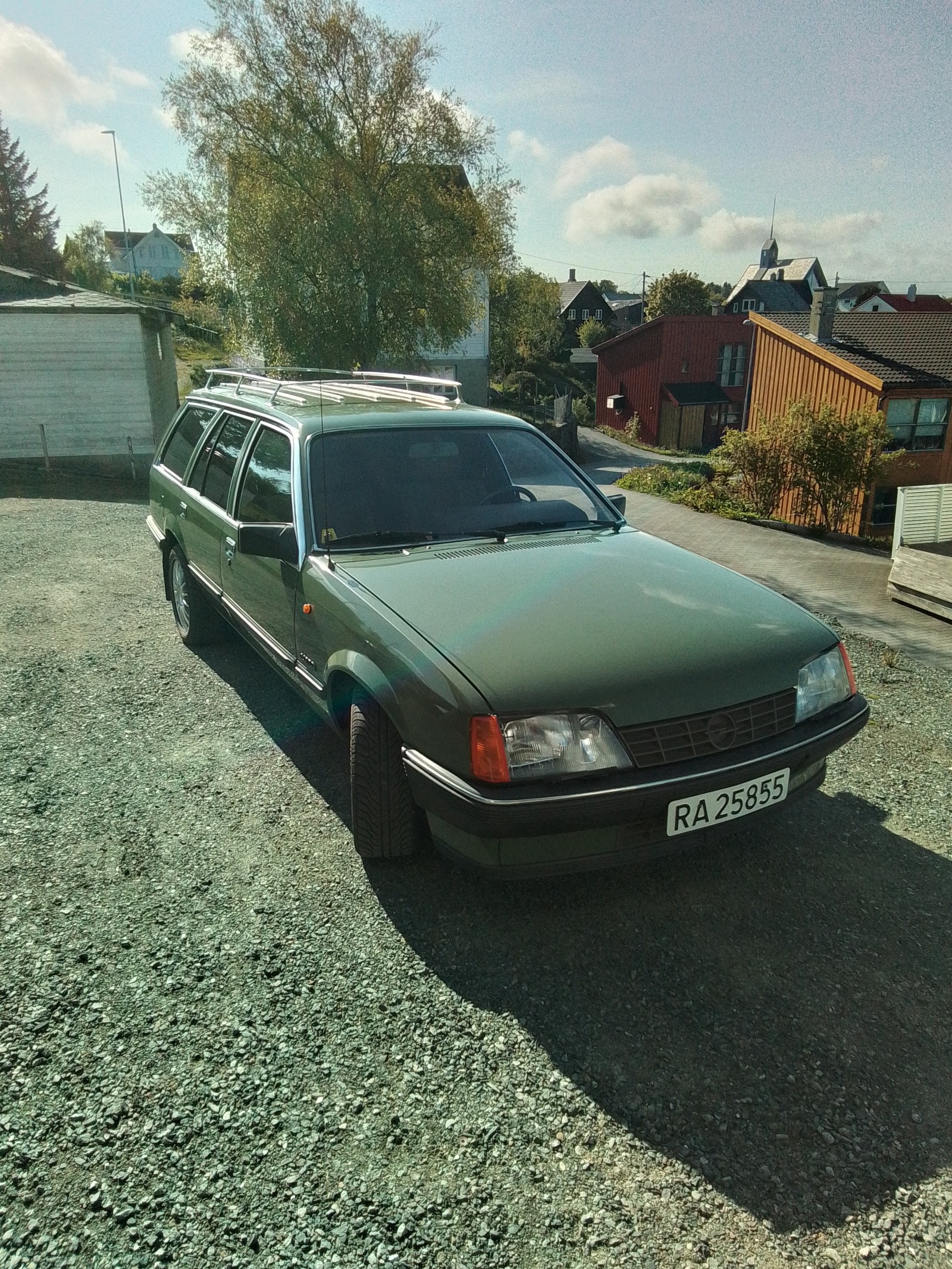 Opel Rekord 5-dørs Caravan 2.0 S Manuell, 4-trinn, 101hk, 1984