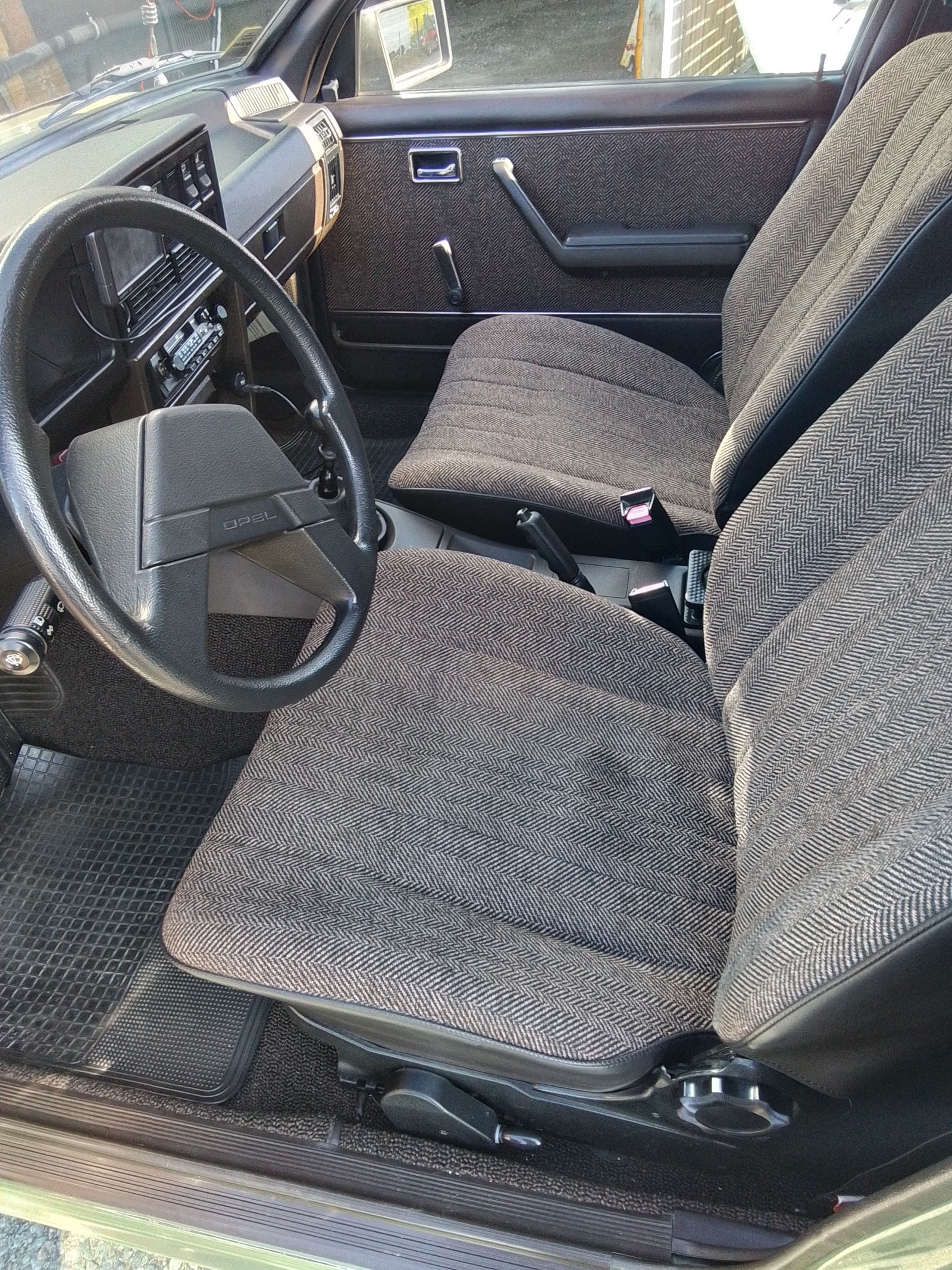 Opel Rekord 5-dørs Caravan 2.0 S Manuell, 4-trinn, 101hk, 1984