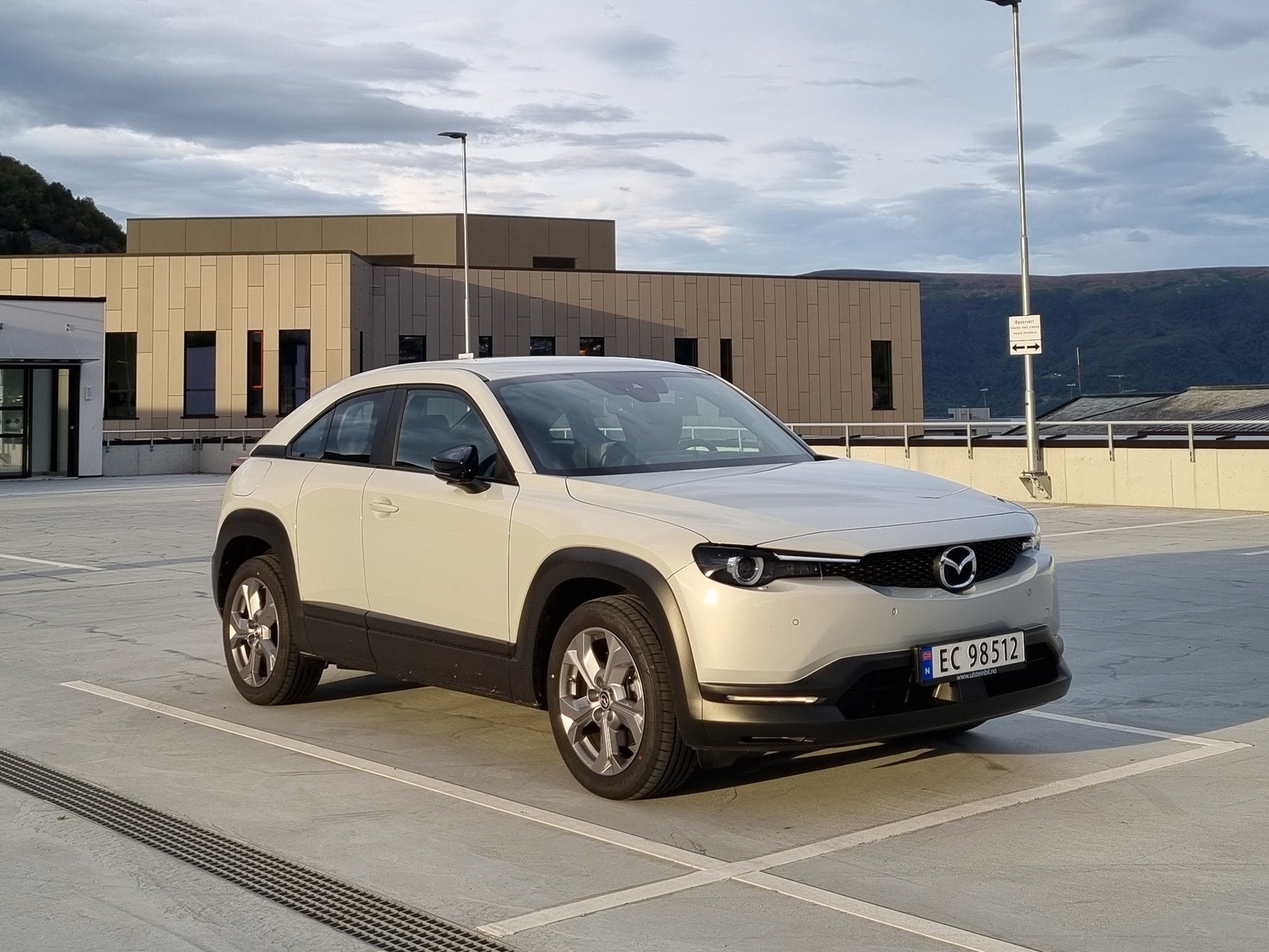 Mazda MX-30 e-Skyactiv EV, 143ps, 2021
