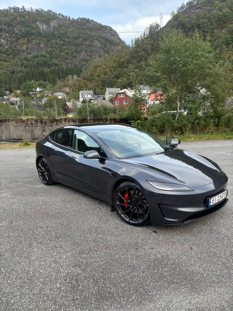 Tesla Model 3 Performance, 627hk, 2024