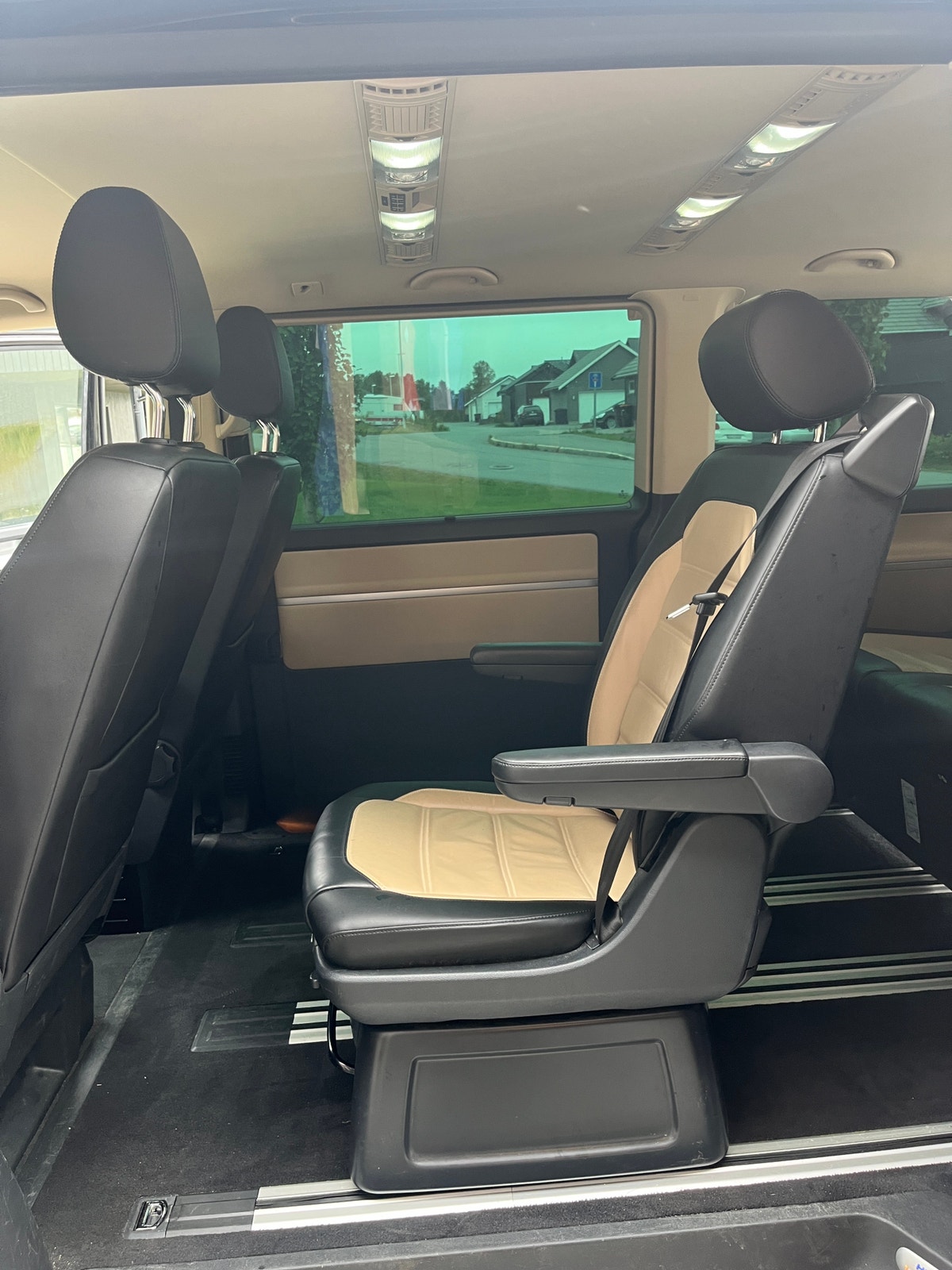 Volkswagen Multivan 2.0 TDI BMT 4Motion DSG Sequential, 7-trins, 150ps, 2018