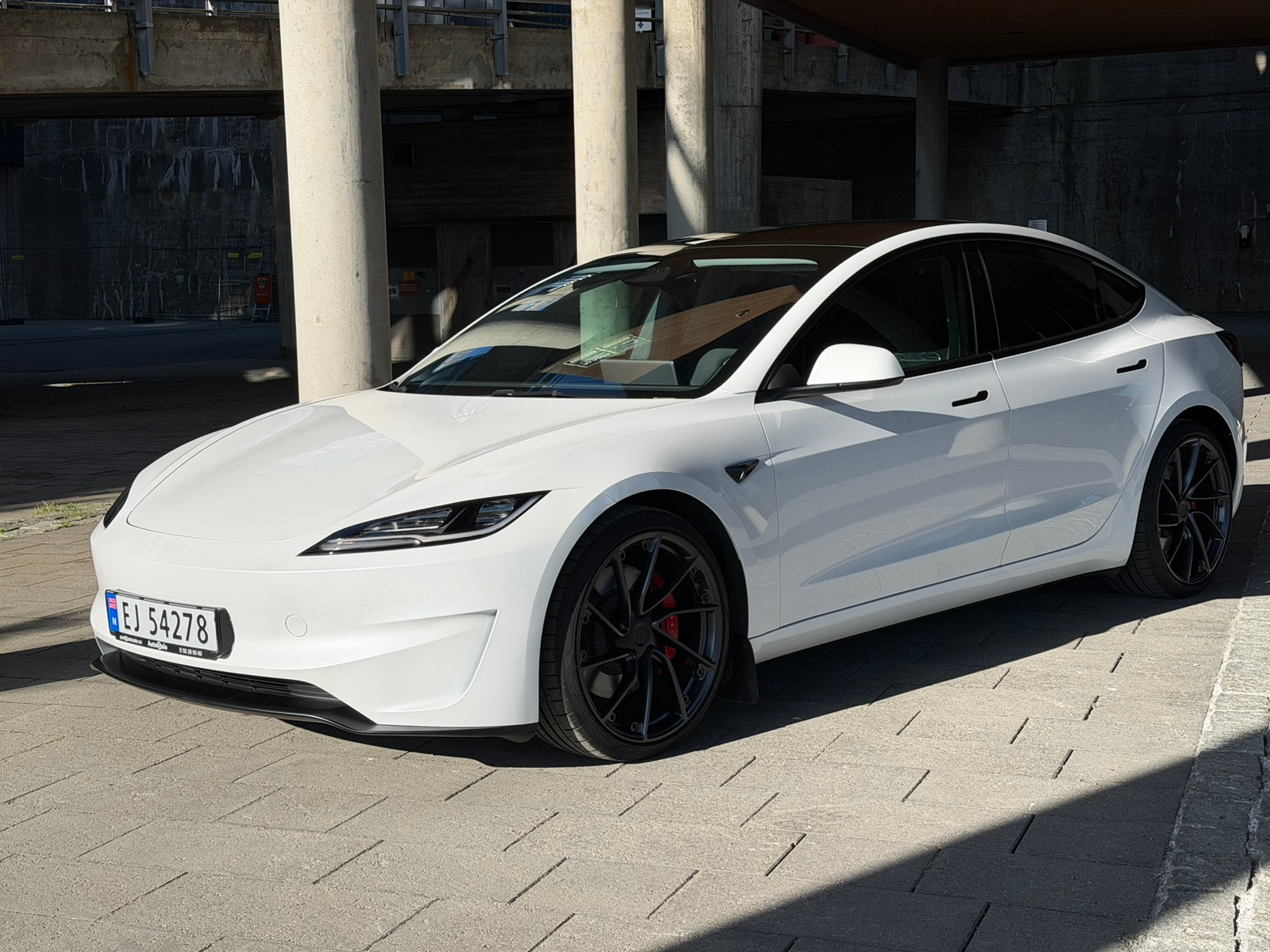 Tesla Model 3 Performance, 627hk, 2024