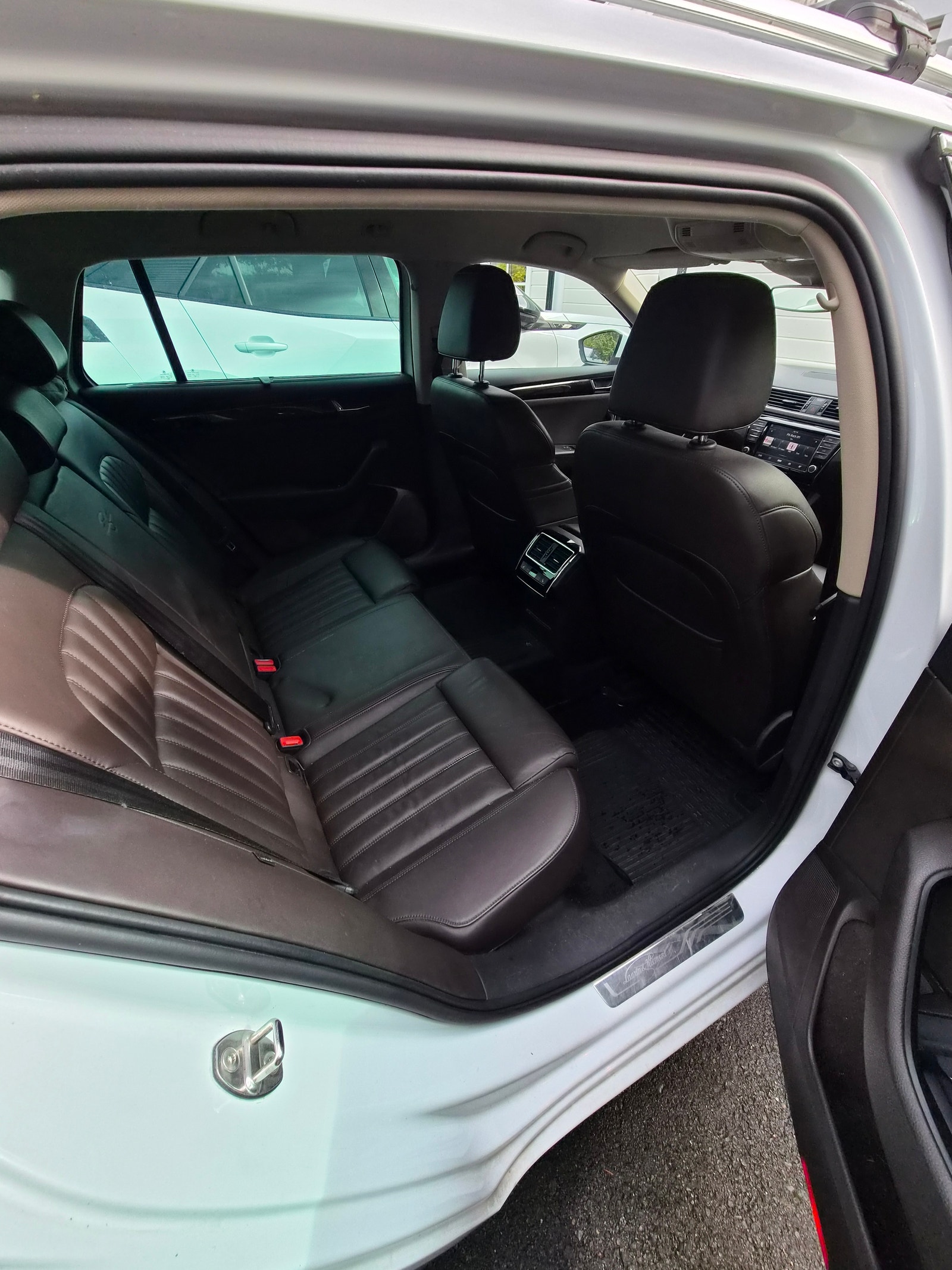 Škoda Superb Combi 1.8 TSI DSG Sequential, 7-trins, 180ps, 2016