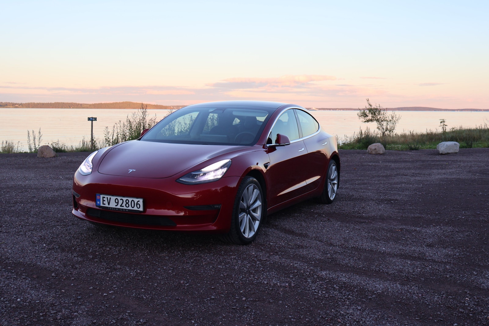 Tesla Model 3 Standard Range Plus, 306ps, 2019