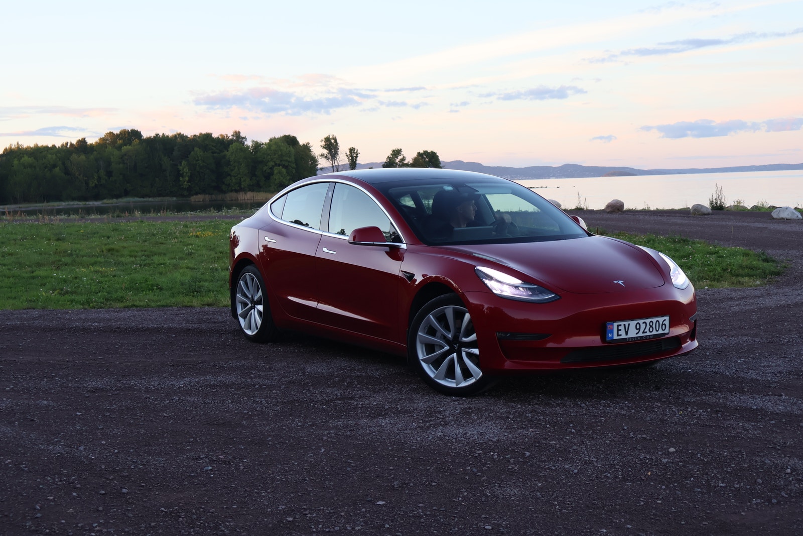 Tesla Model 3 Standard Range Plus, 306ps, 2019