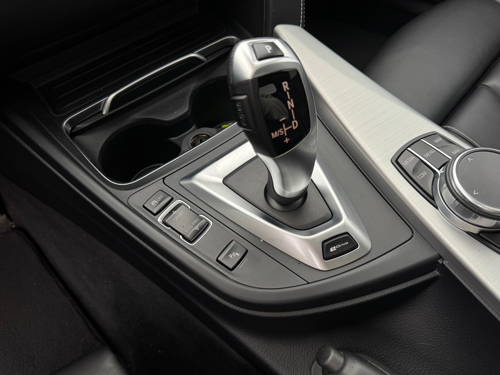 BMW 330e Sedan Steptronic, 8-trins, 252ps, 2018