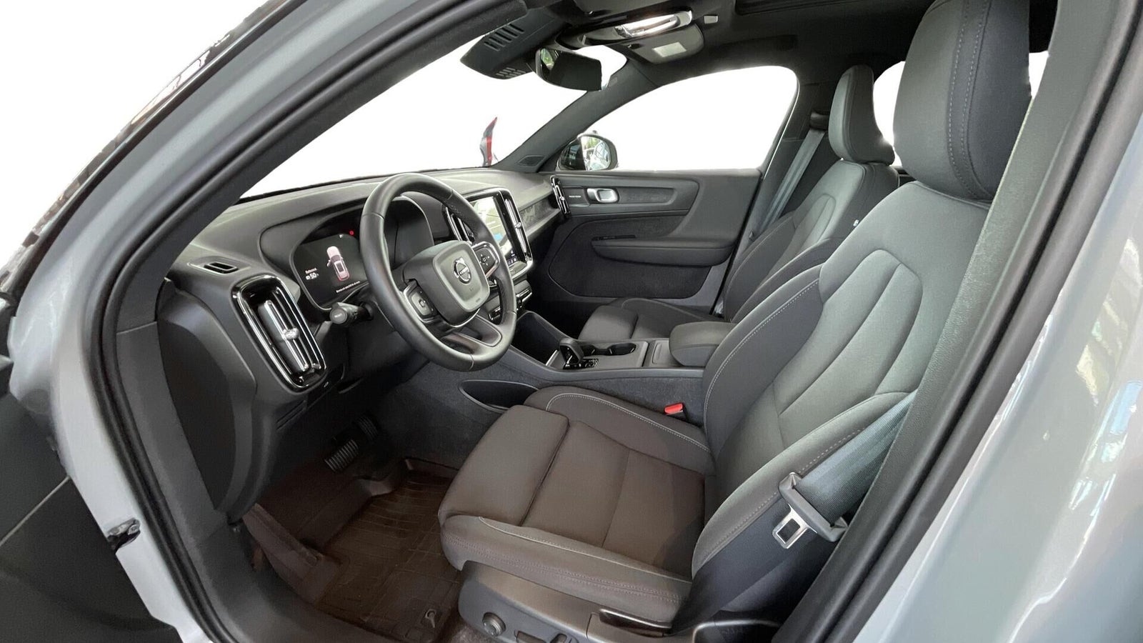 Volvo EX40 Single Motor Extended Range, 252hp, 2025