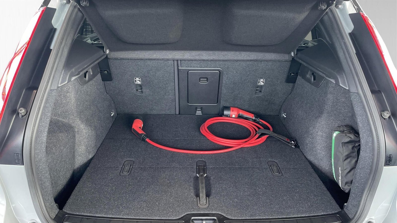 Volvo EX40 Single Motor Extended Range, 252hp, 2025