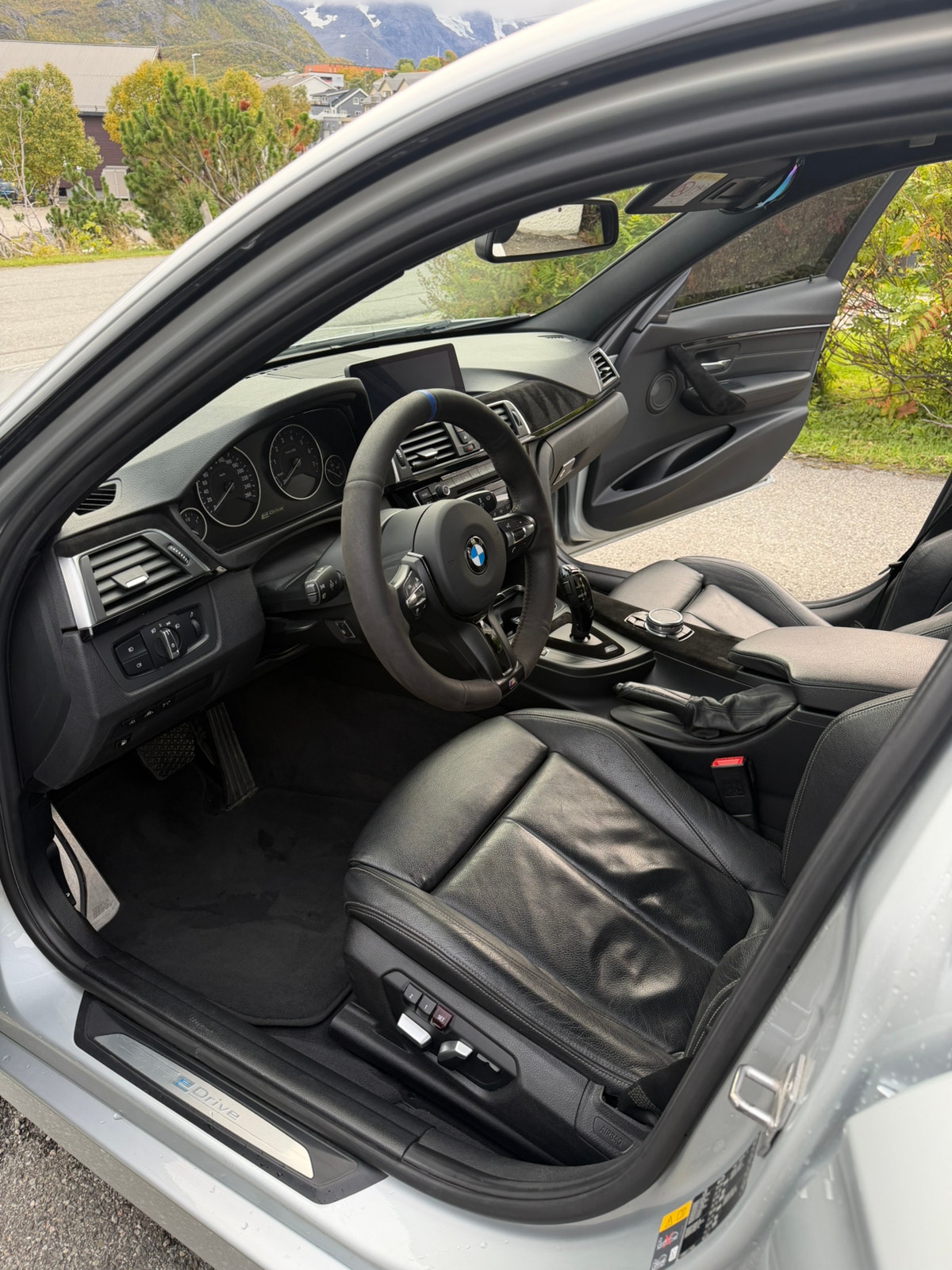 BMW 330e Sedan Steptronic, 252hp, 2016