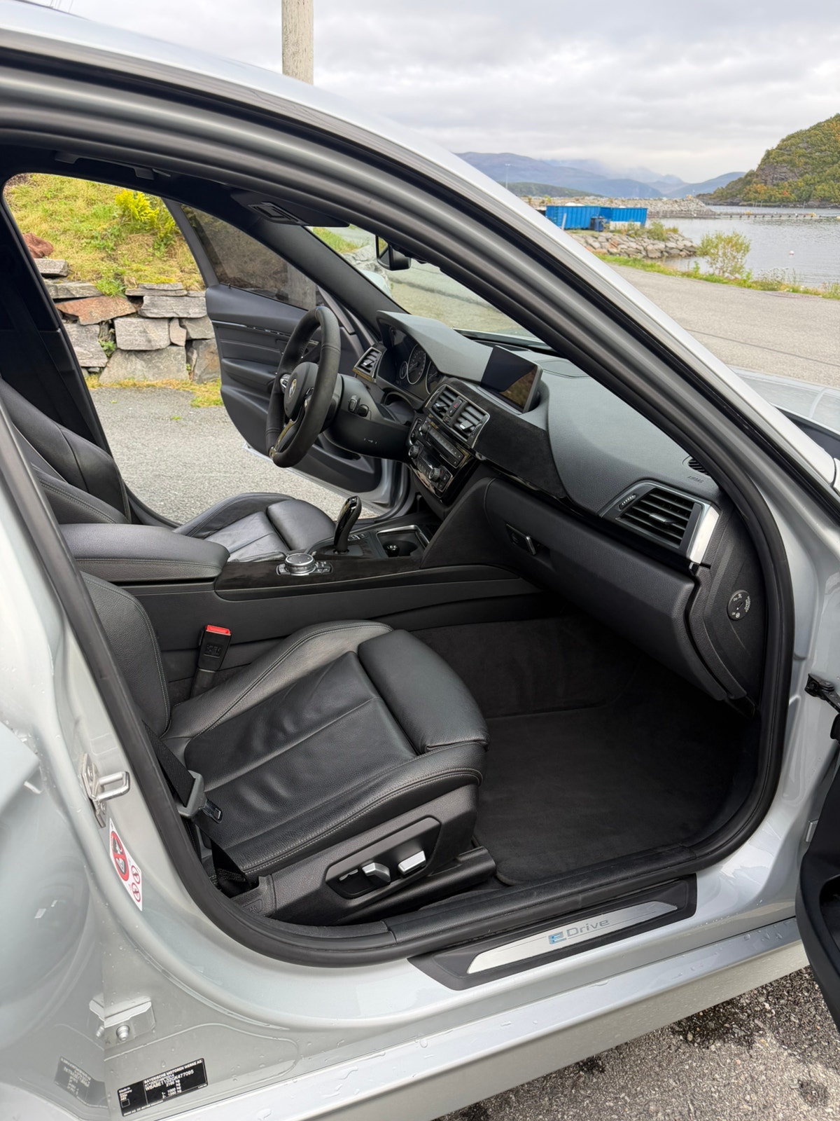 BMW 330e Sedan Steptronic, 252hp, 2016
