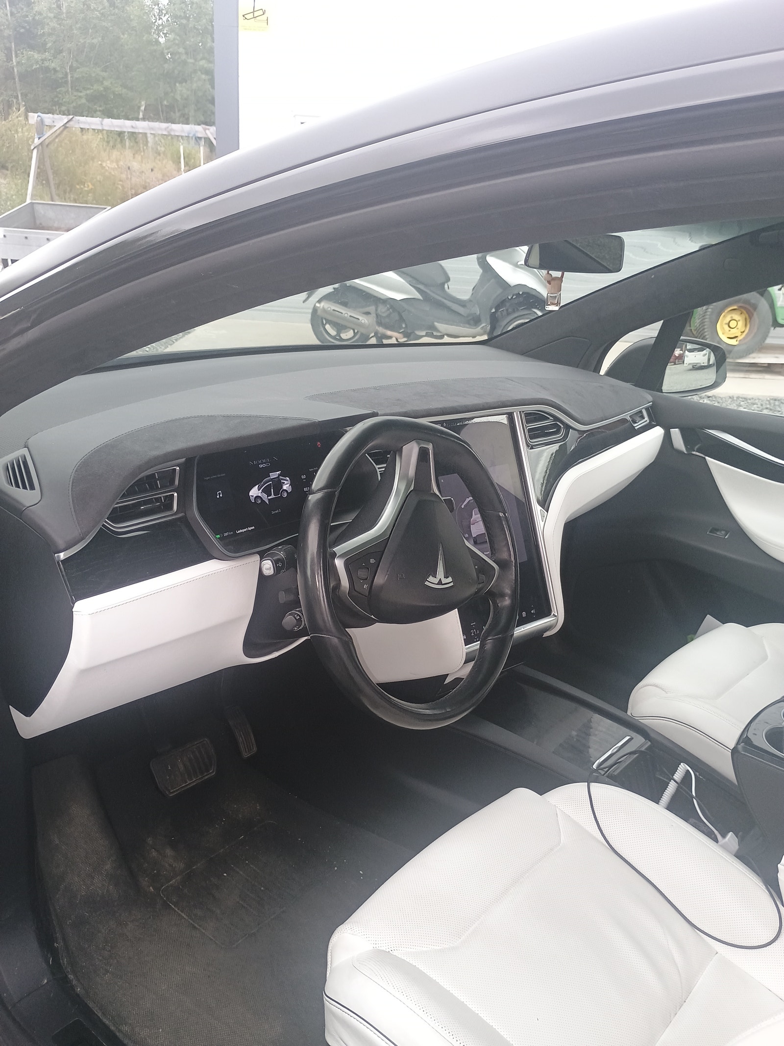 Tesla Model X 90D, 423ps, 2016