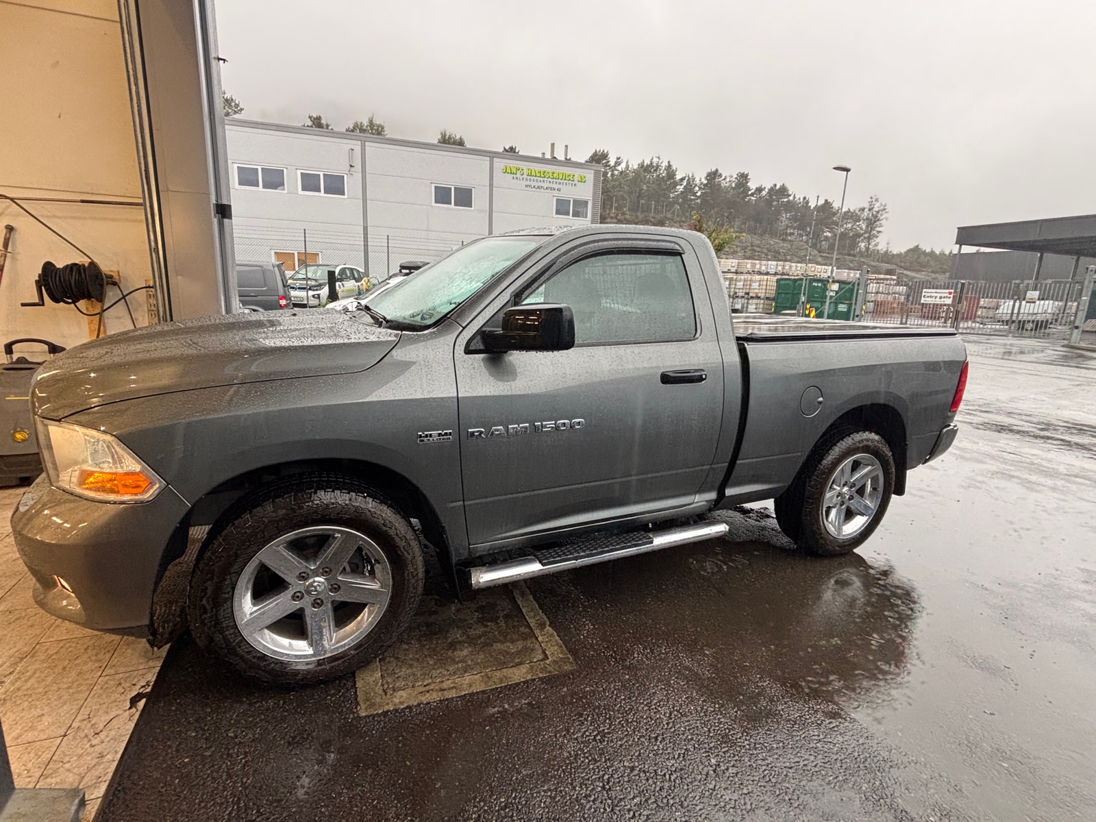 RAM 1500 Regular Cab 5.7 V8 HEMI 4x4 Automatic, 6-trins, 395ps, 2012