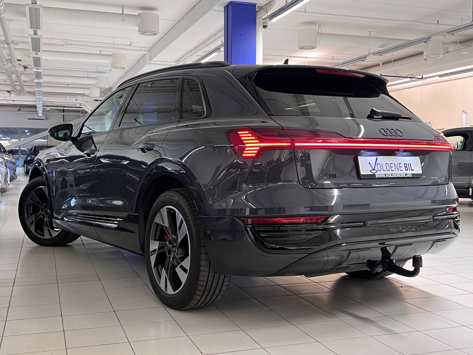 Audi Q8 55 e-tron quattro, 408hk, 2024
