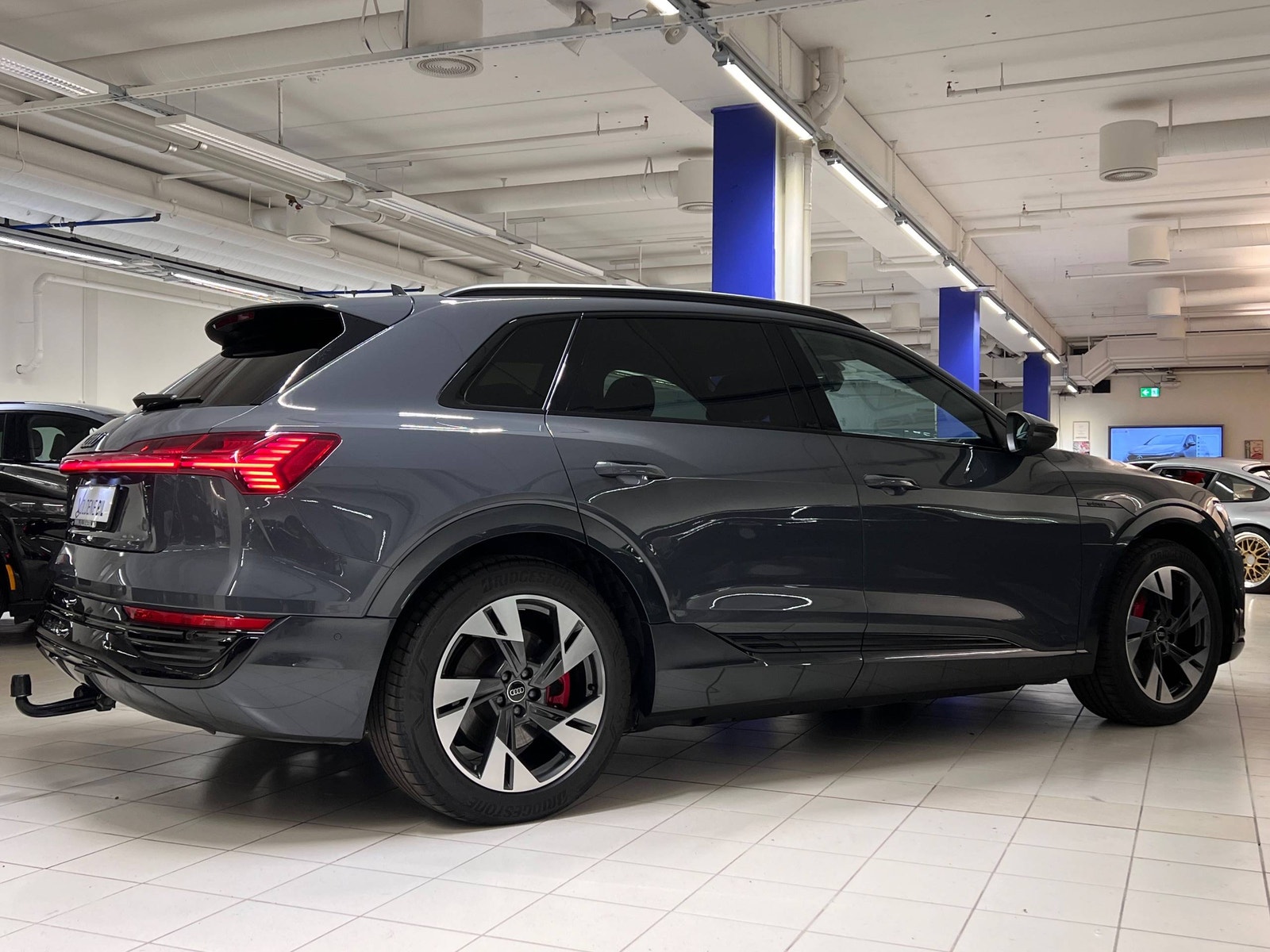 Audi Q8 55 e-tron quattro, 408hk, 2024