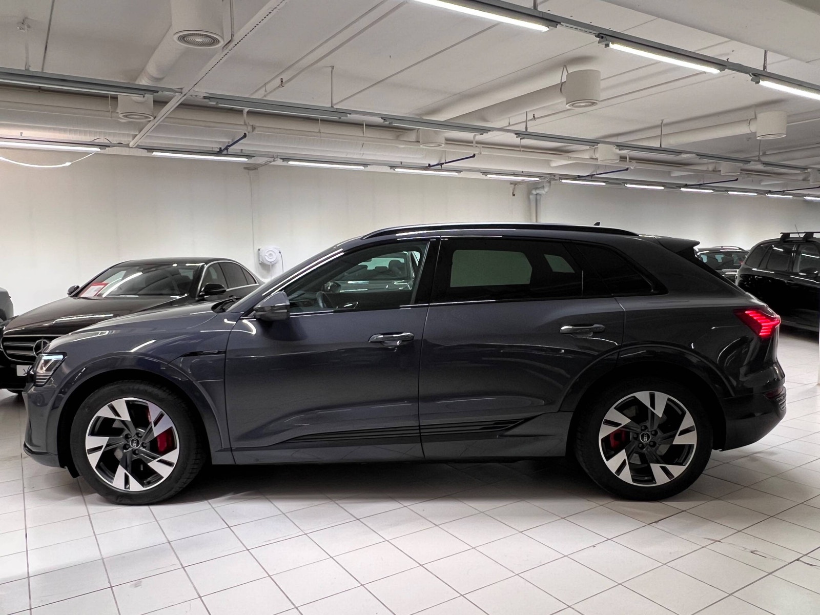 Audi Q8 55 e-tron quattro, 408hk, 2024