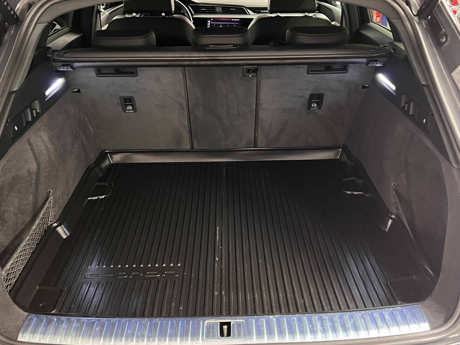 Audi Q8 55 e-tron quattro, 408hk, 2024
