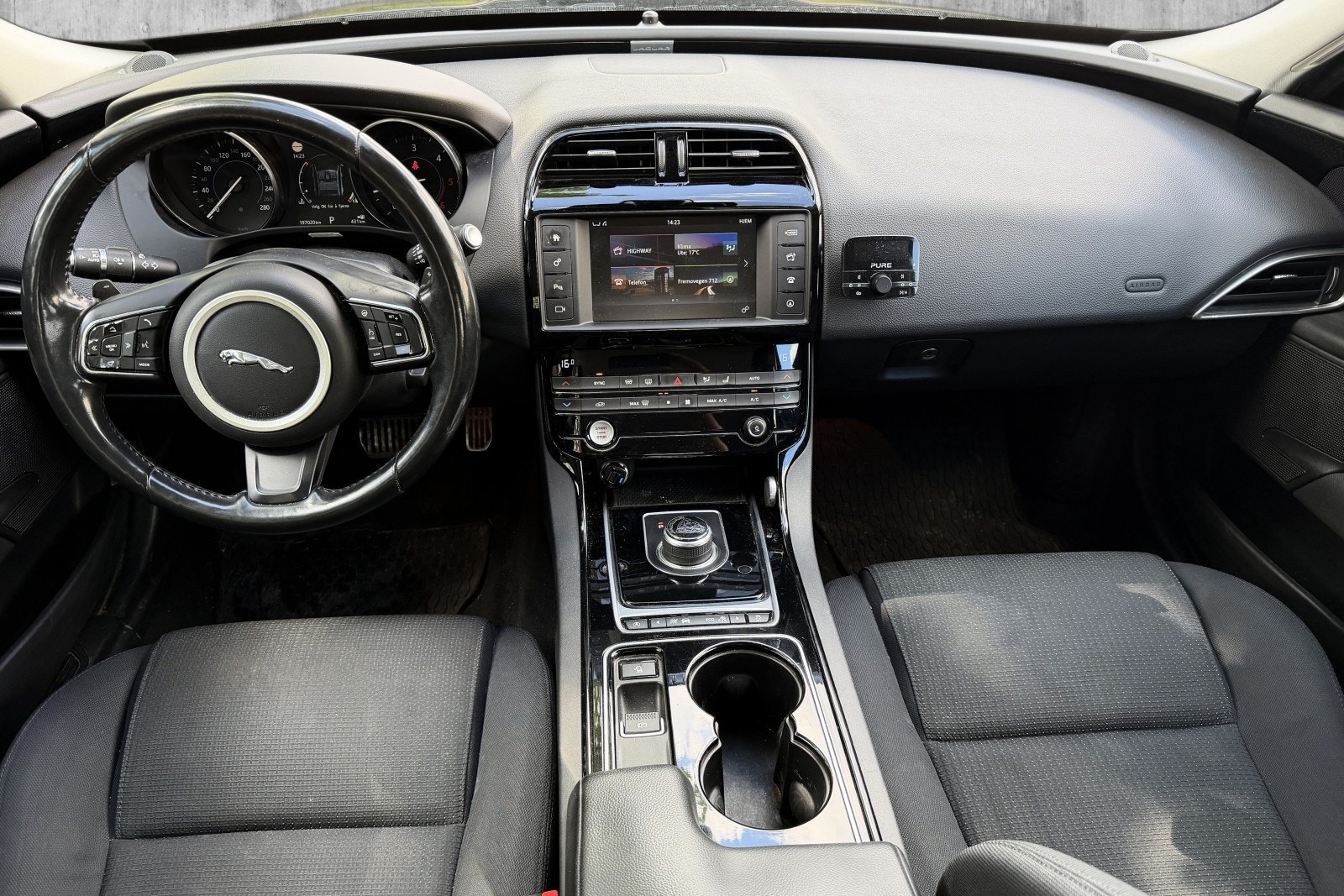 Jaguar XE 20d Automatic, 8-trins, 180ps, 2017