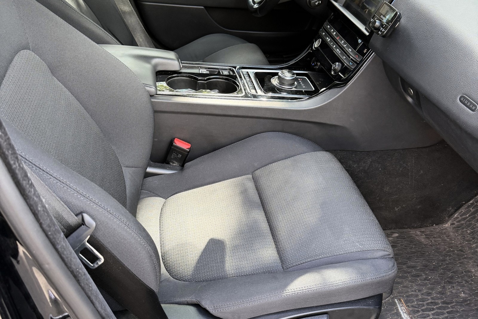 Jaguar XE 20d Automatic, 8-trins, 180ps, 2017