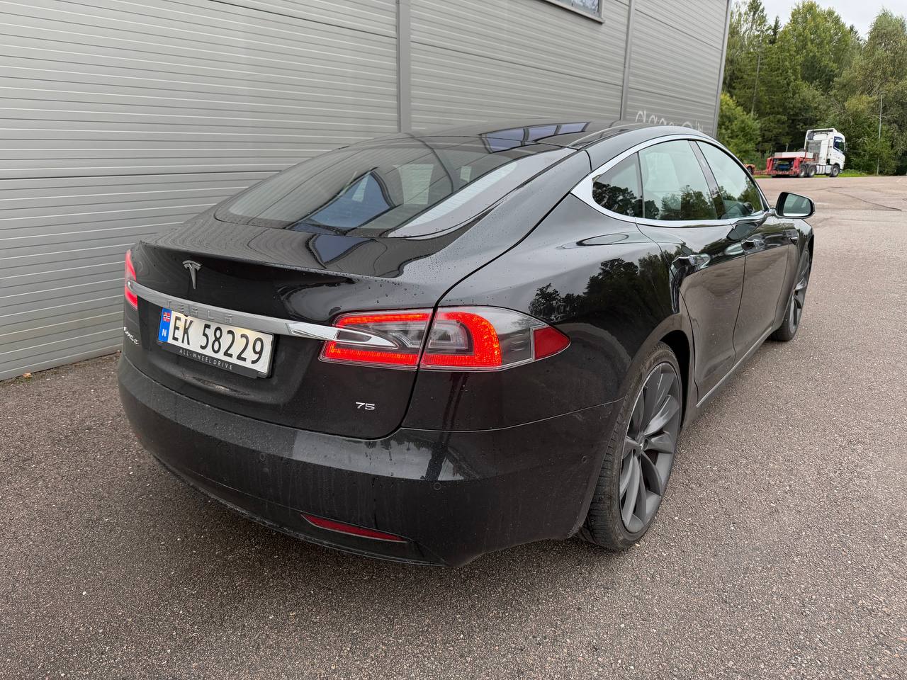 Tesla Model S 75, 320ps, 2017