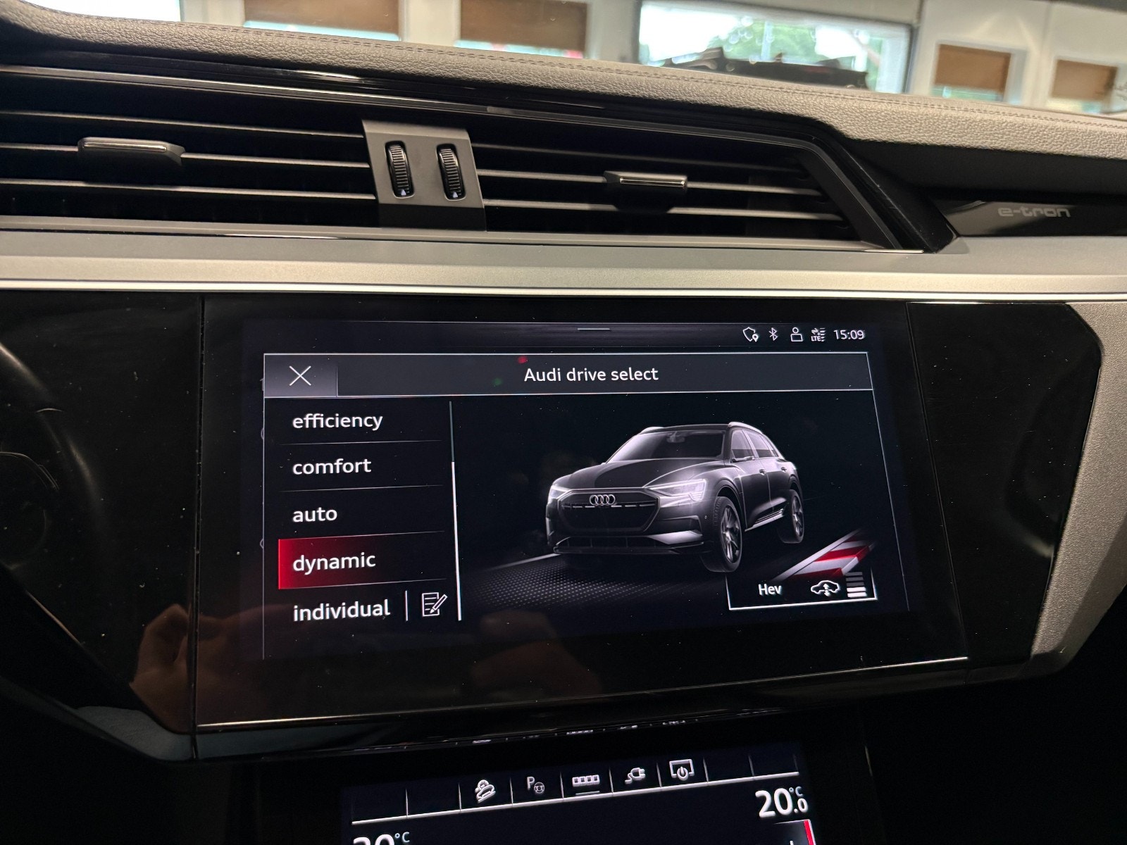 Audi e-tron 50 quattro, 313ps, 2021