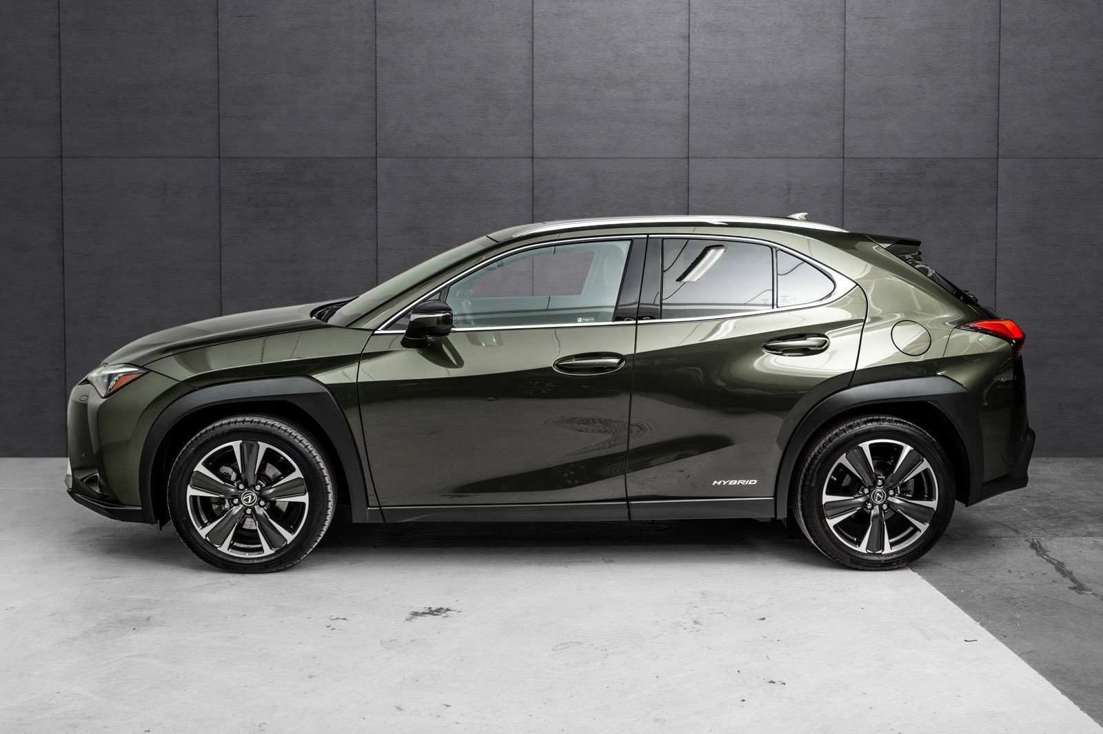 Lexus UX 250h E-Four CVT, 184hp, 2020