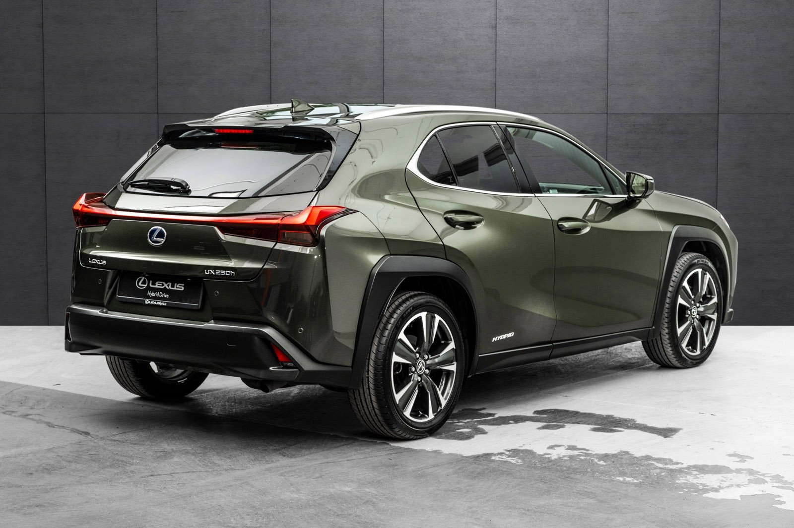 Lexus UX 250h E-Four CVT, 184hp, 2020