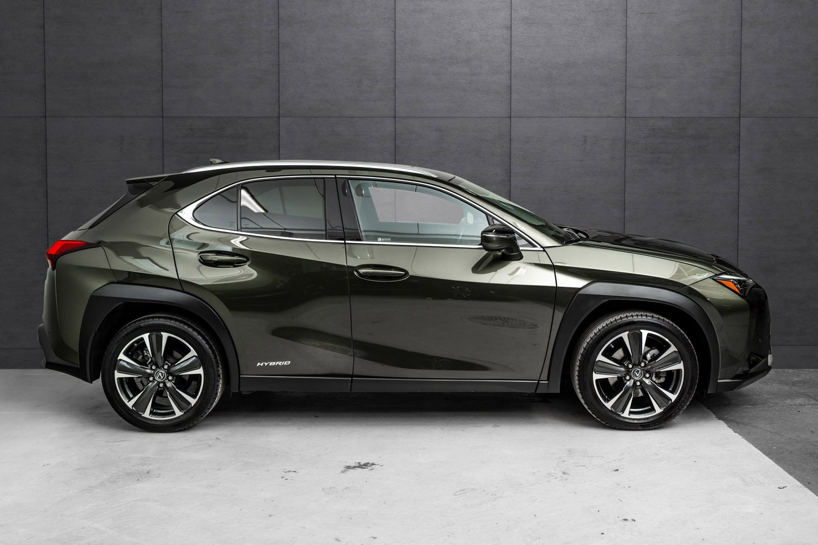 Lexus UX 250h E-Four CVT, 184hp, 2020