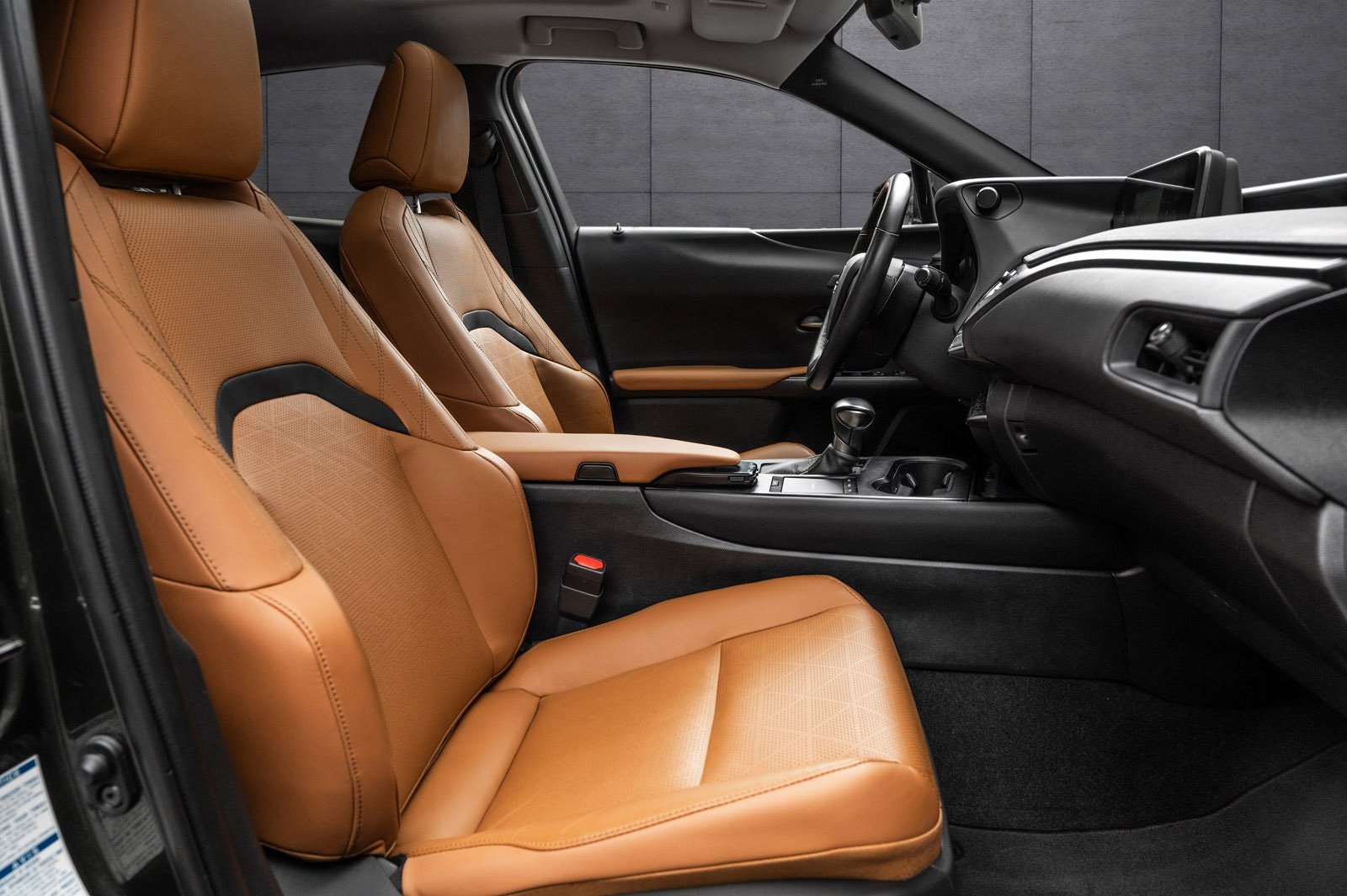 Lexus UX 250h E-Four CVT, 184hp, 2020