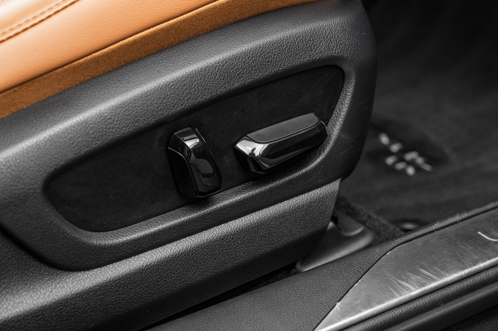Lexus UX 250h E-Four CVT, 184hp, 2020
