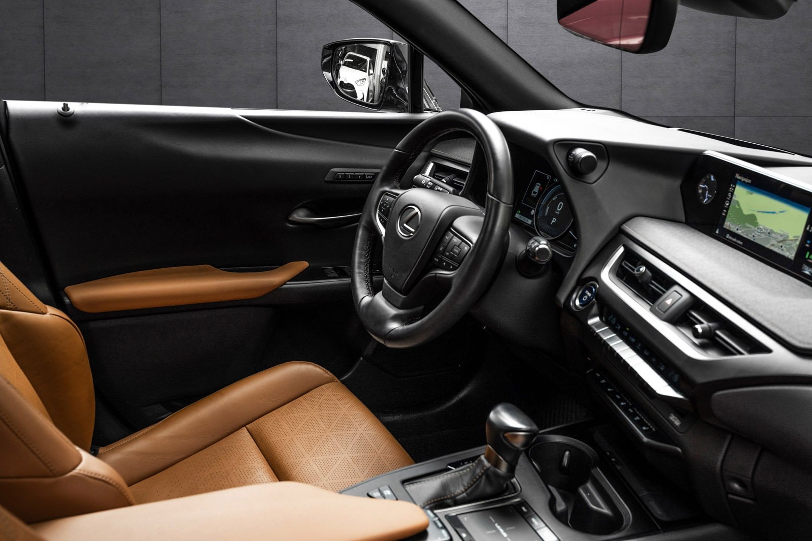 Lexus UX 250h E-Four CVT, 184hp, 2020