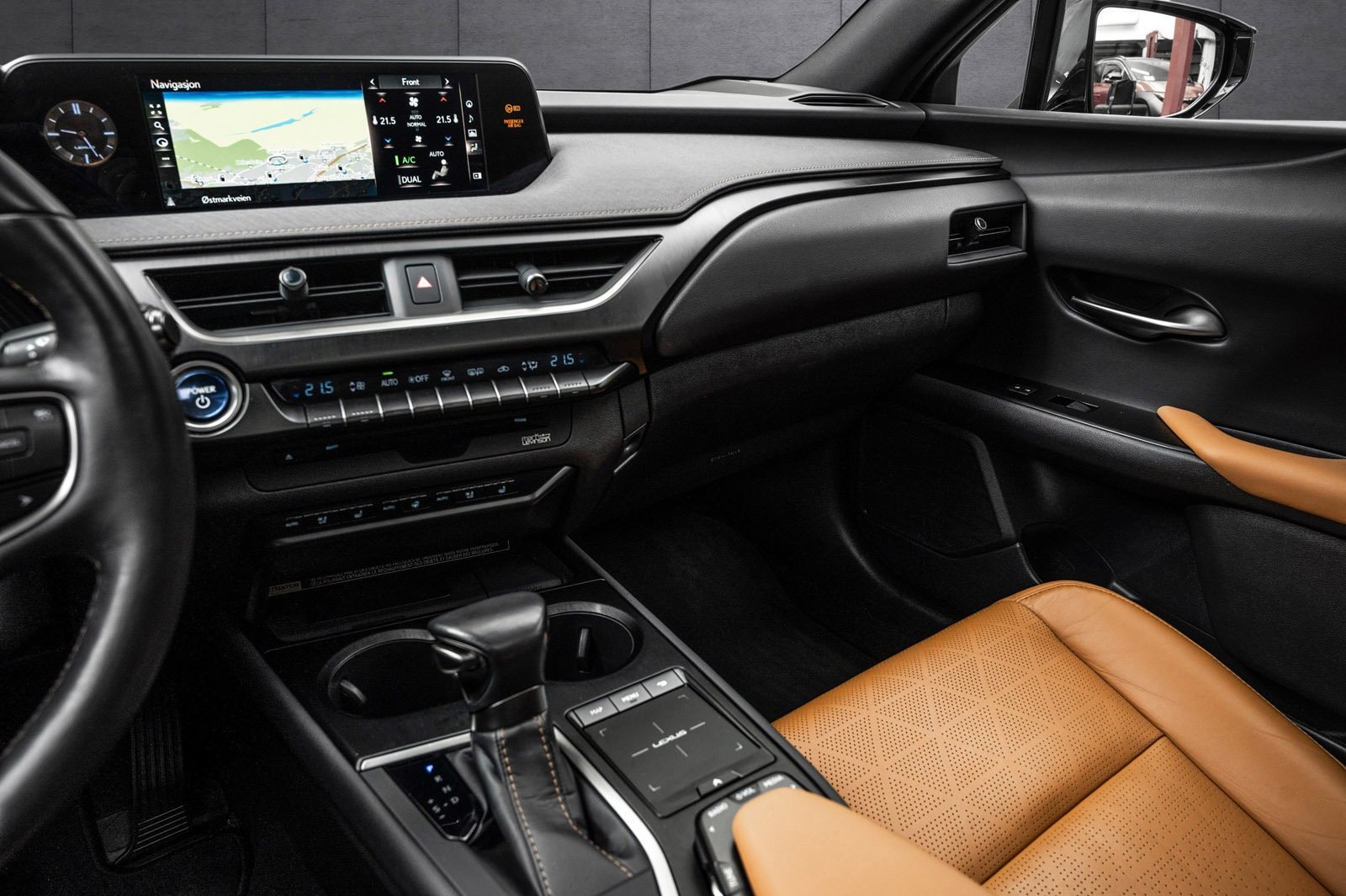 Lexus UX 250h E-Four CVT, 184hp, 2020