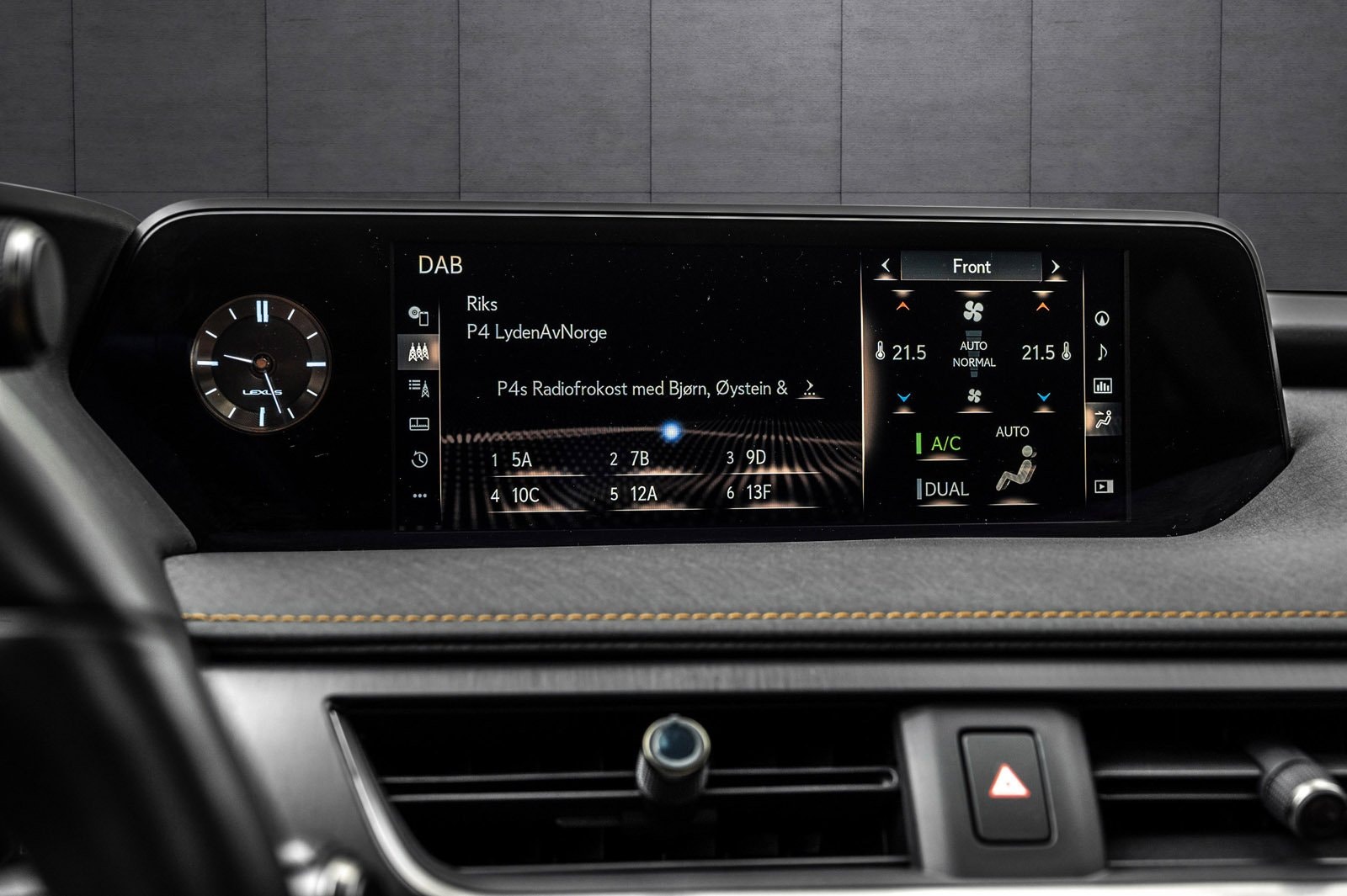 Lexus UX 250h E-Four CVT, 184hp, 2020
