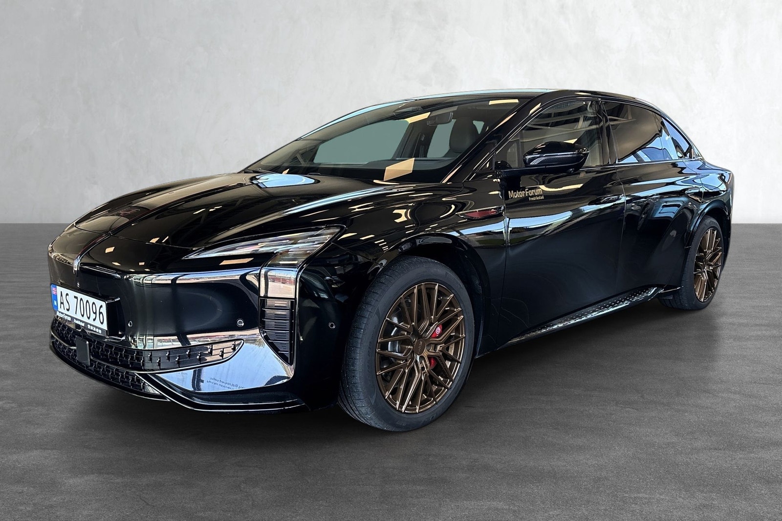 Hongqi EH7 111 kWh AWD, 619hp, 2025