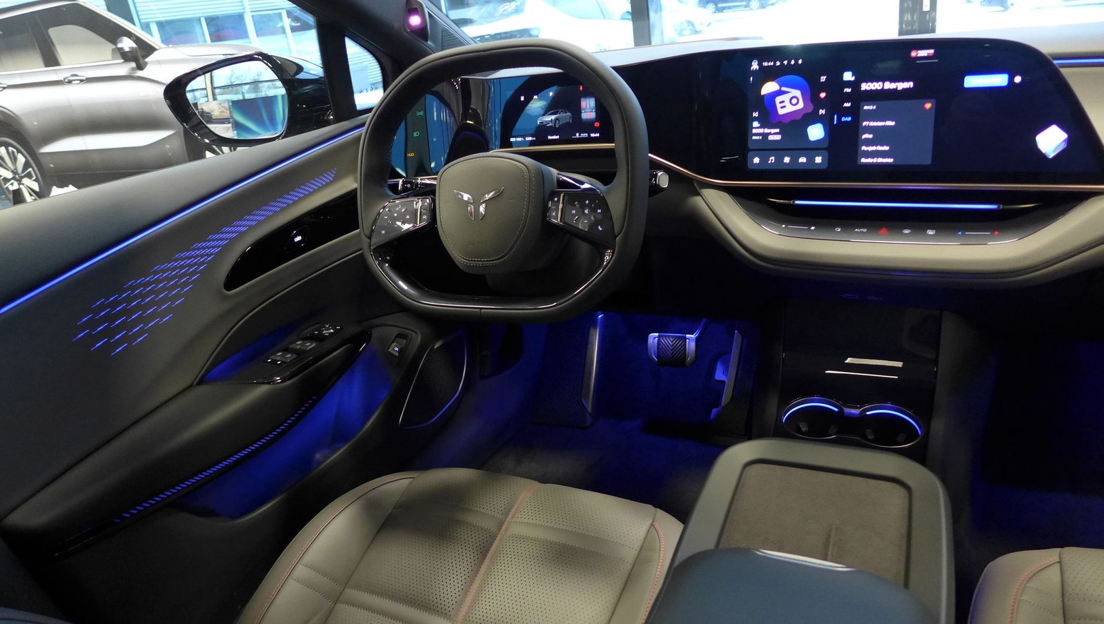 Hongqi EH7 111 kWh AWD, 619hp, 2025