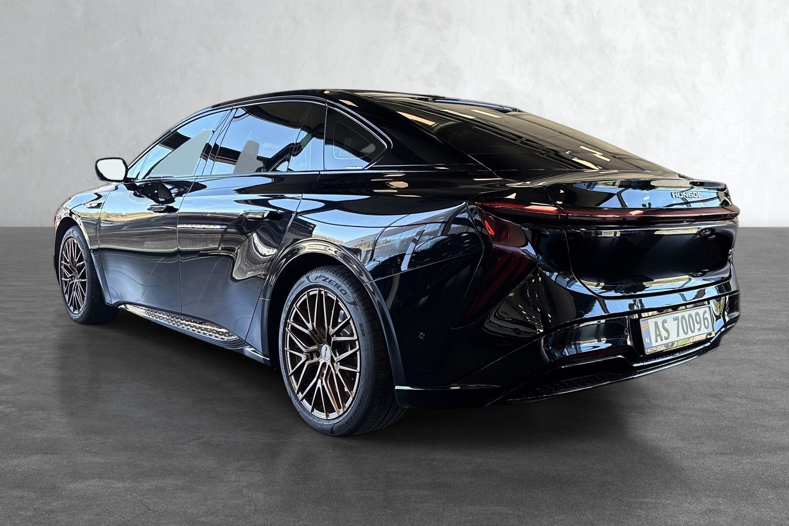 Hongqi EH7 111 kWh AWD, 619hp, 2025