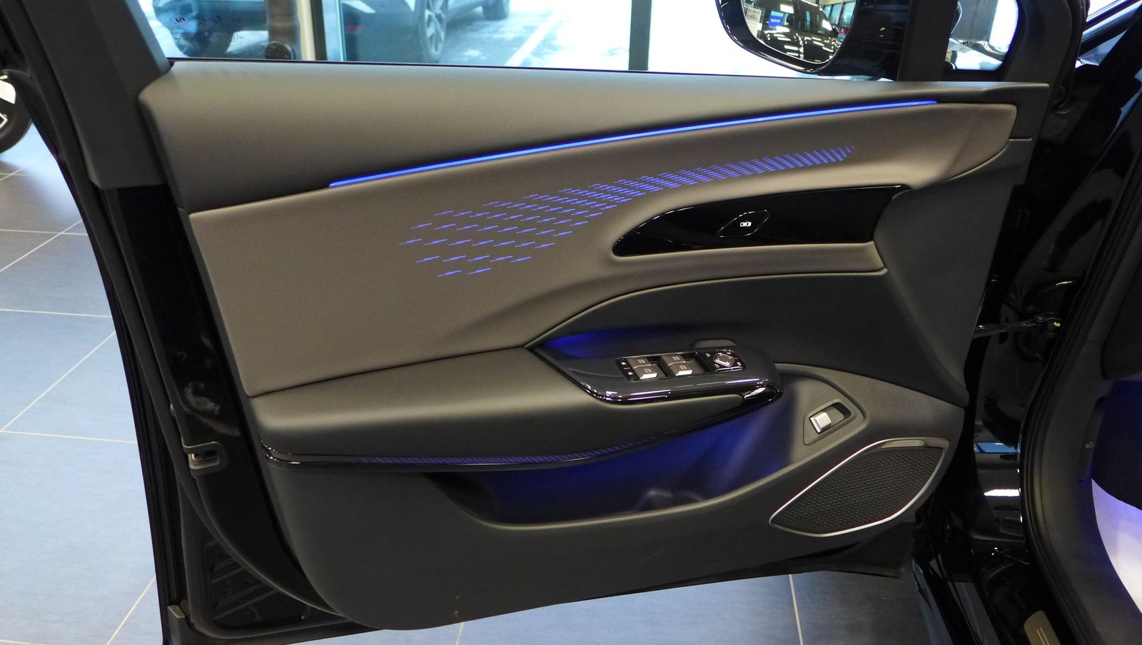Hongqi EH7 111 kWh AWD, 619hp, 2025